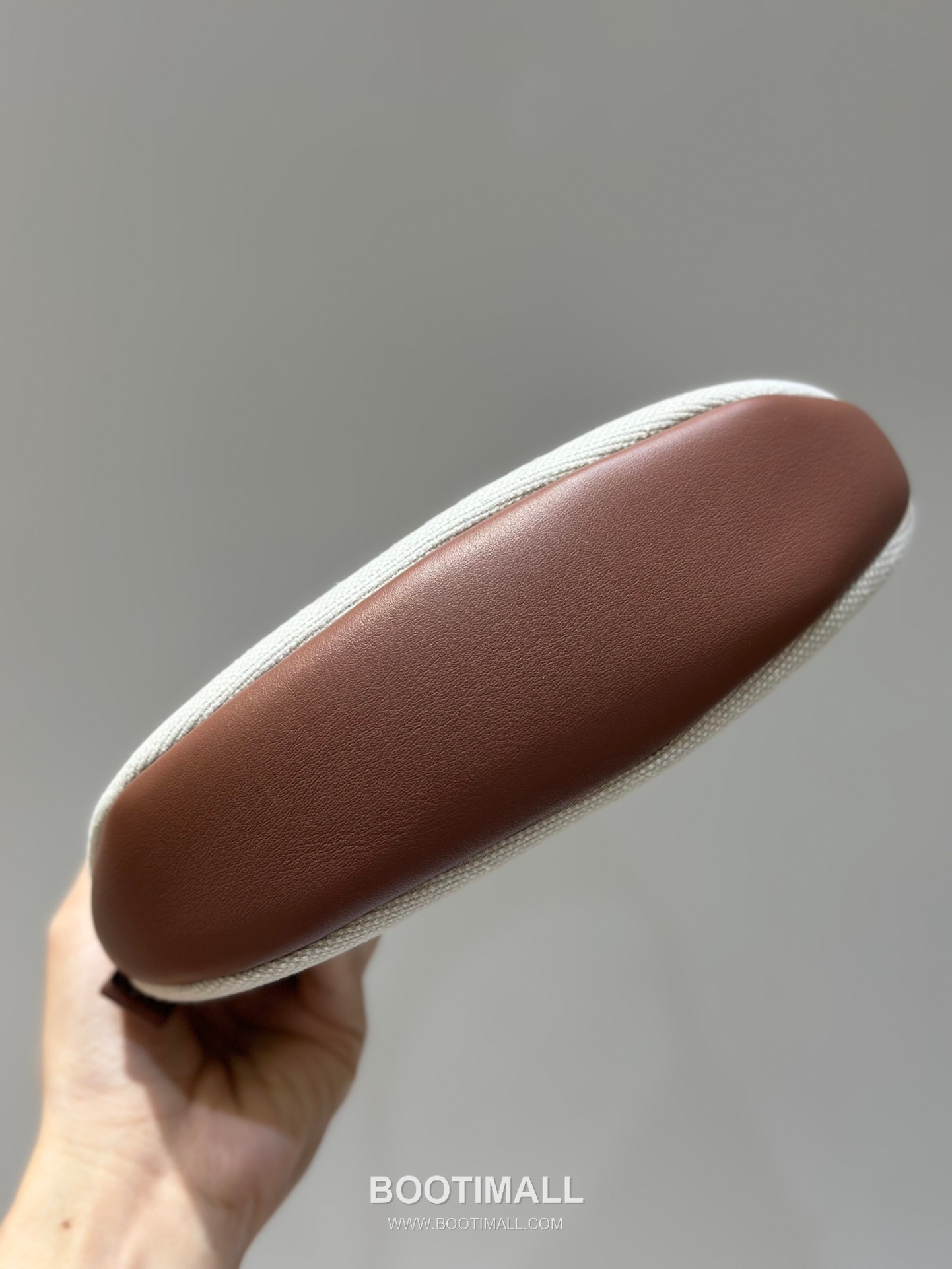 Loro Piana Bobbin Small Canvas Shoulder Bag 로로피아나 보빈 스몰 캔버스 숄더백 19cm 6