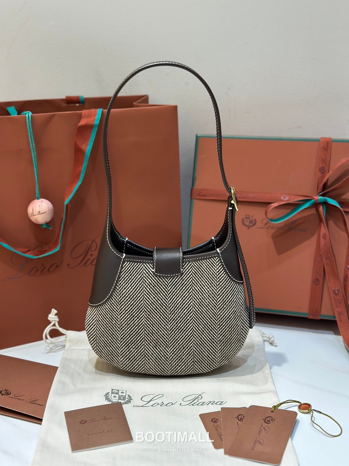 Loro Piana Bobbin Small Canvas Shoulder Bag 로로피아나 보빈 스몰 캔버스 숄더백 19cm 2