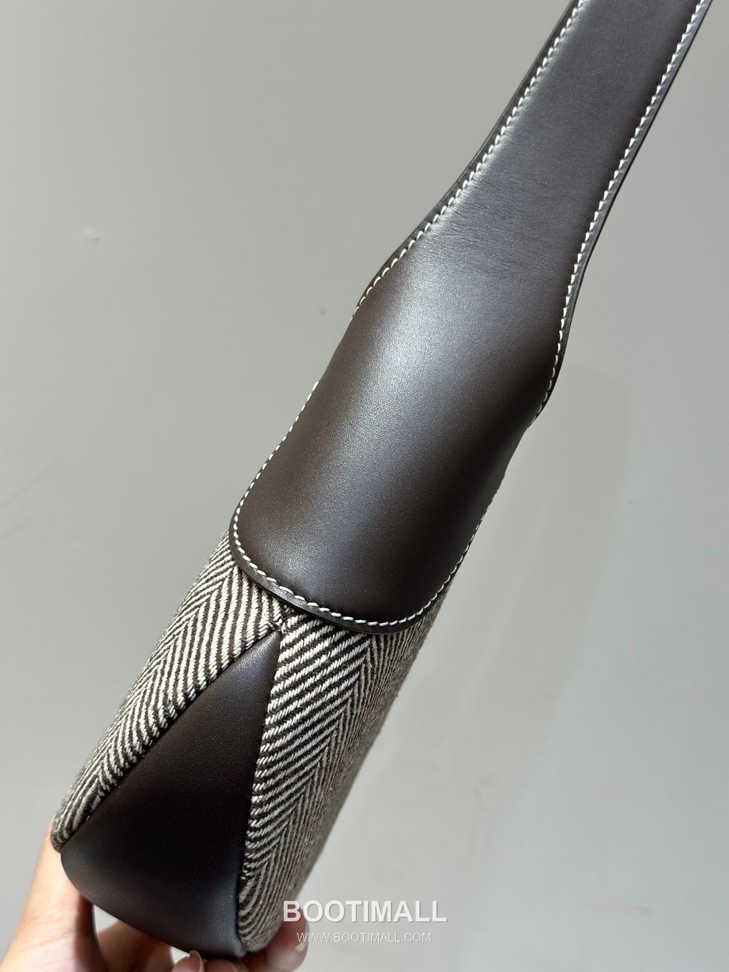 Loro Piana Bobbin Small Canvas Shoulder Bag 로로피아나 보빈 스몰 캔버스 숄더백 19cm 5