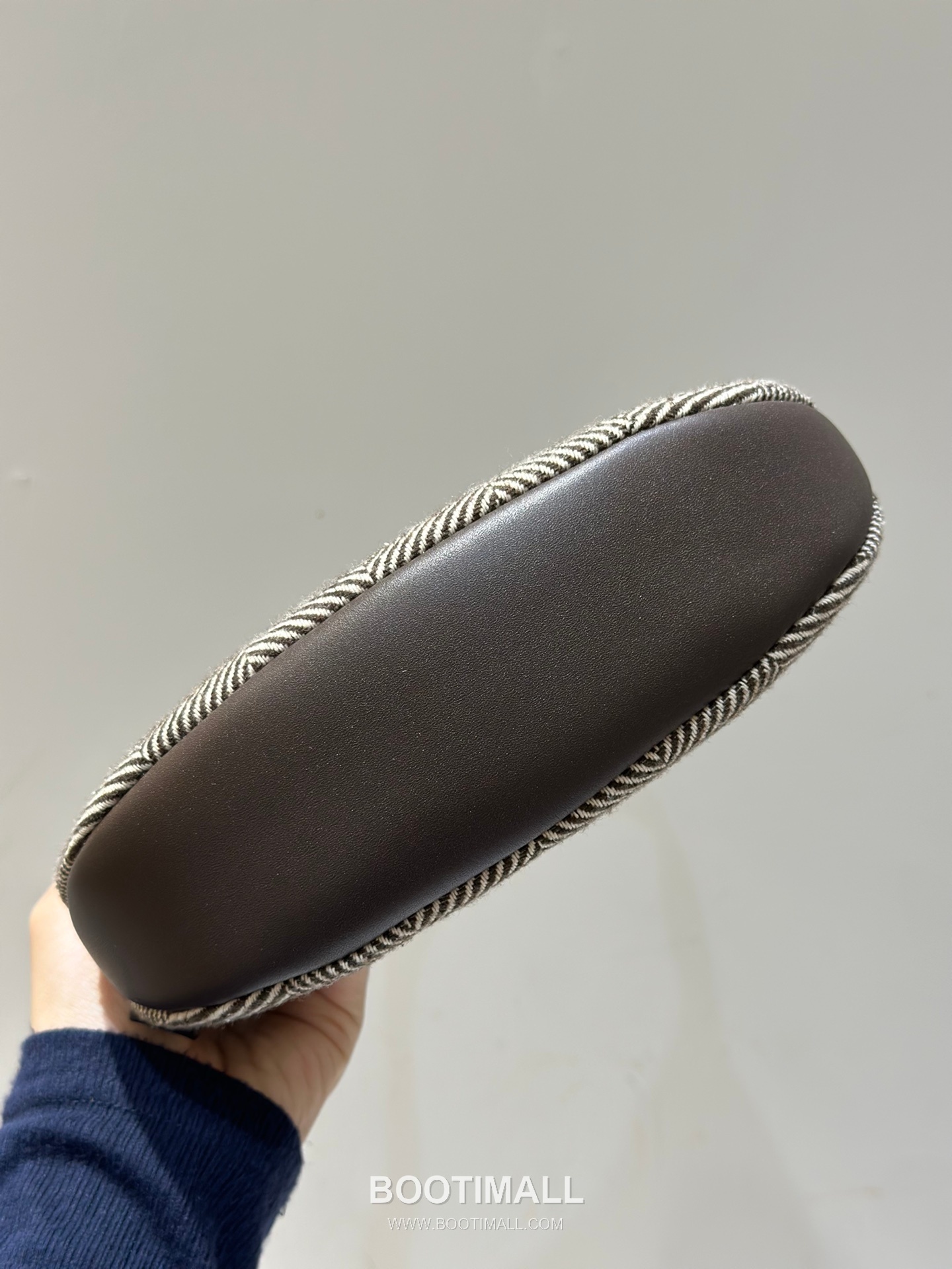 Loro Piana Bobbin Small Canvas Shoulder Bag 로로피아나 보빈 스몰 캔버스 숄더백 19cm 6