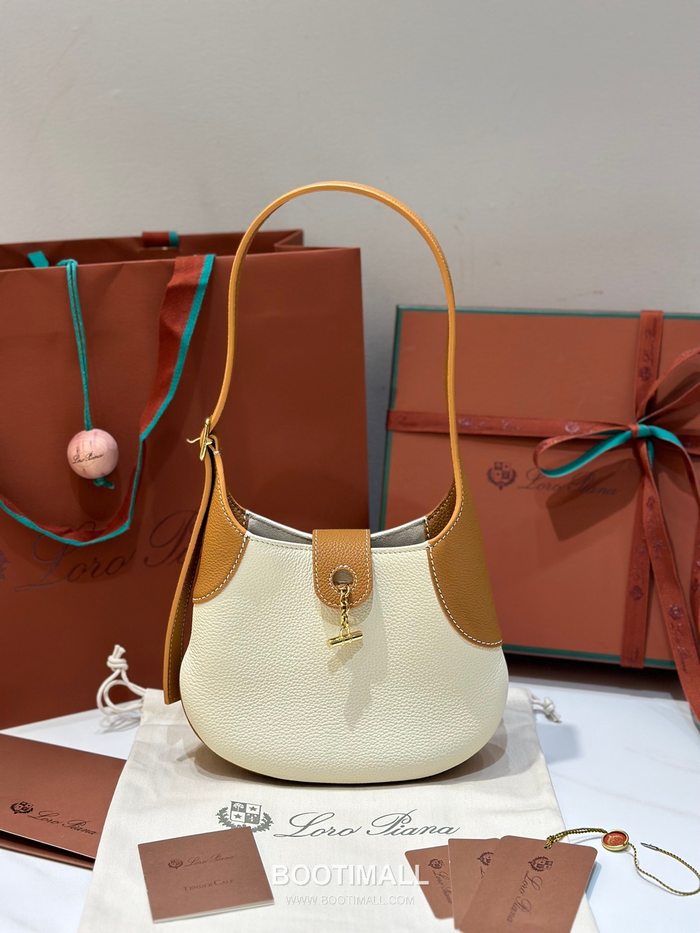 Loro Piana Bobbin Small Canvas Shoulder Bag 로로피아나 보빈 스몰 캔버스 숄더백 19cm 1