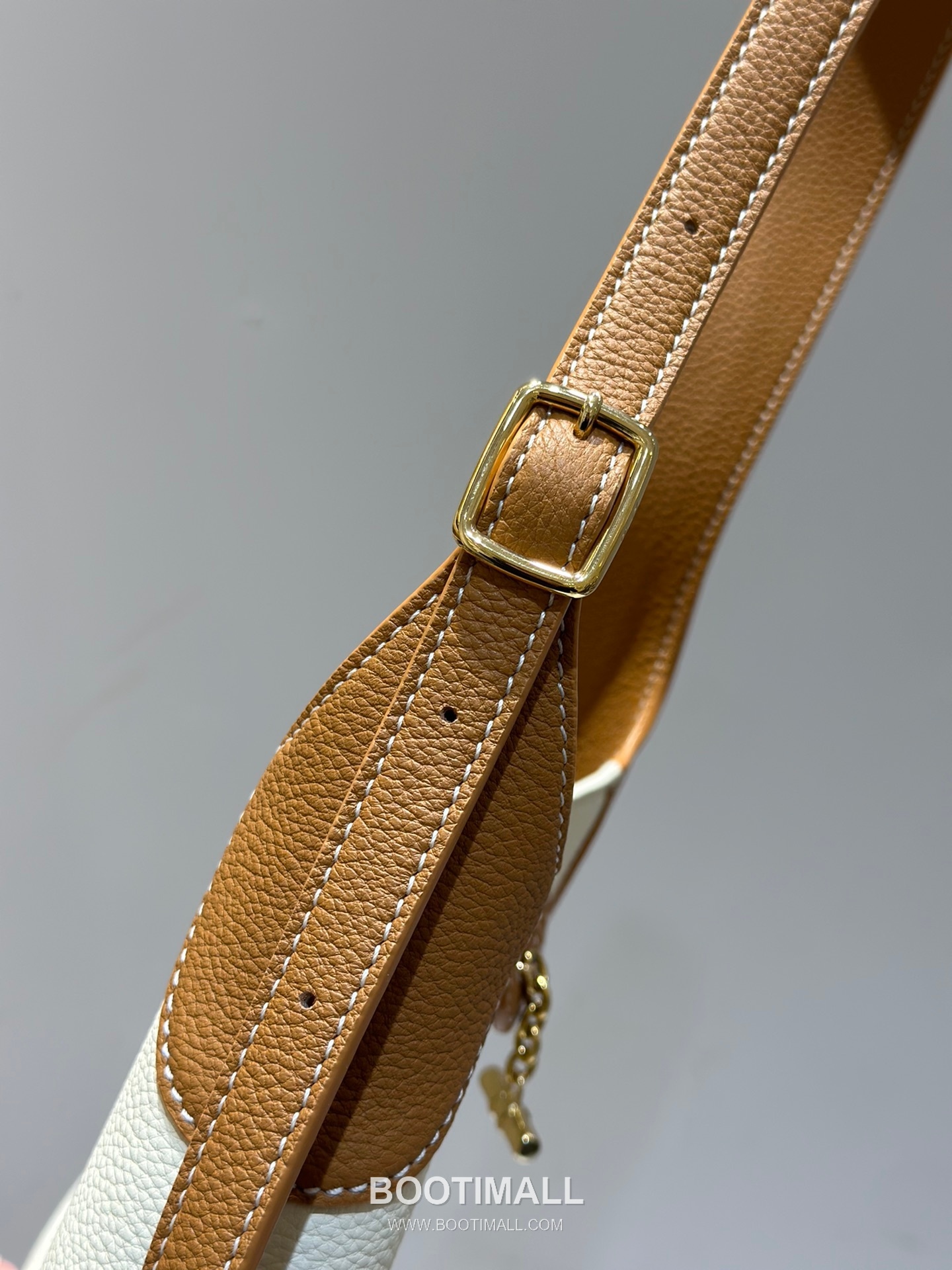 Loro Piana Bobbin Small Canvas Shoulder Bag 로로피아나 보빈 스몰 캔버스 숄더백 19cm 4