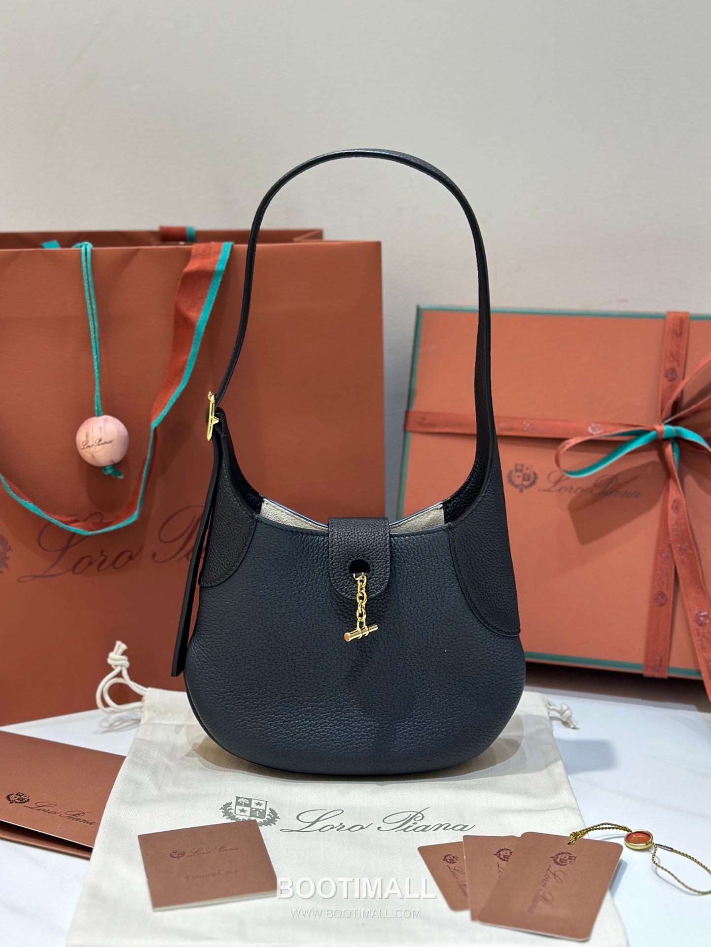 Loro Piana Bobbin Small Canvas Shoulder Bag 로로피아나 보빈 스몰 캔버스 숄더백 19cm 1