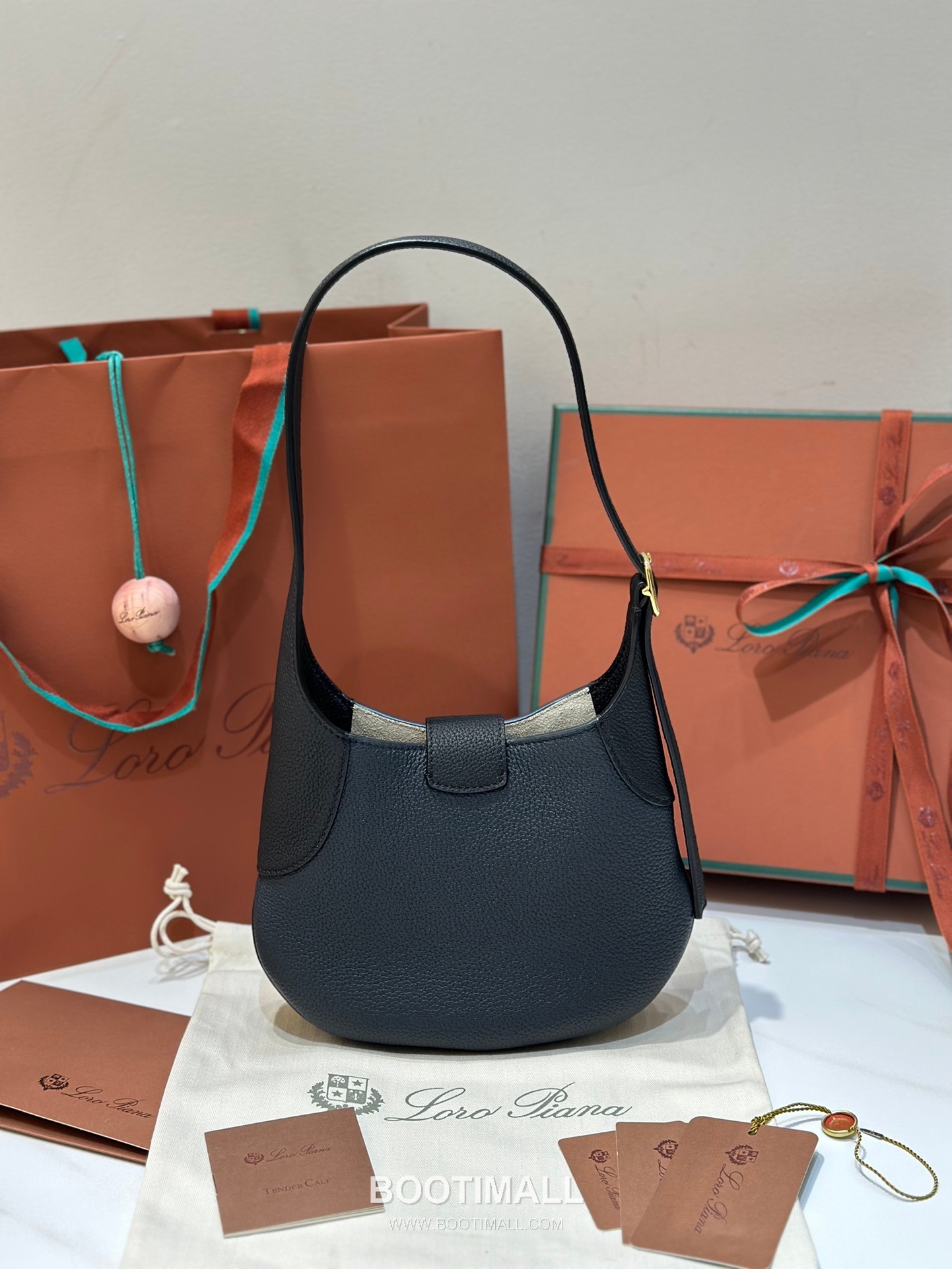 Loro Piana Bobbin Small Canvas Shoulder Bag 로로피아나 보빈 스몰 캔버스 숄더백 19cm 2