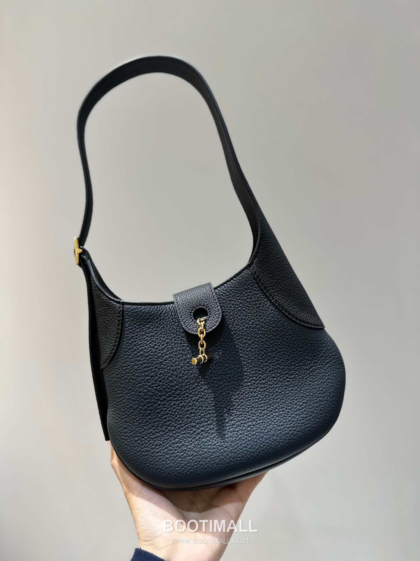 Loro Piana Bobbin Small Canvas Shoulder Bag 로로피아나 보빈 스몰 캔버스 숄더백 19cm 3