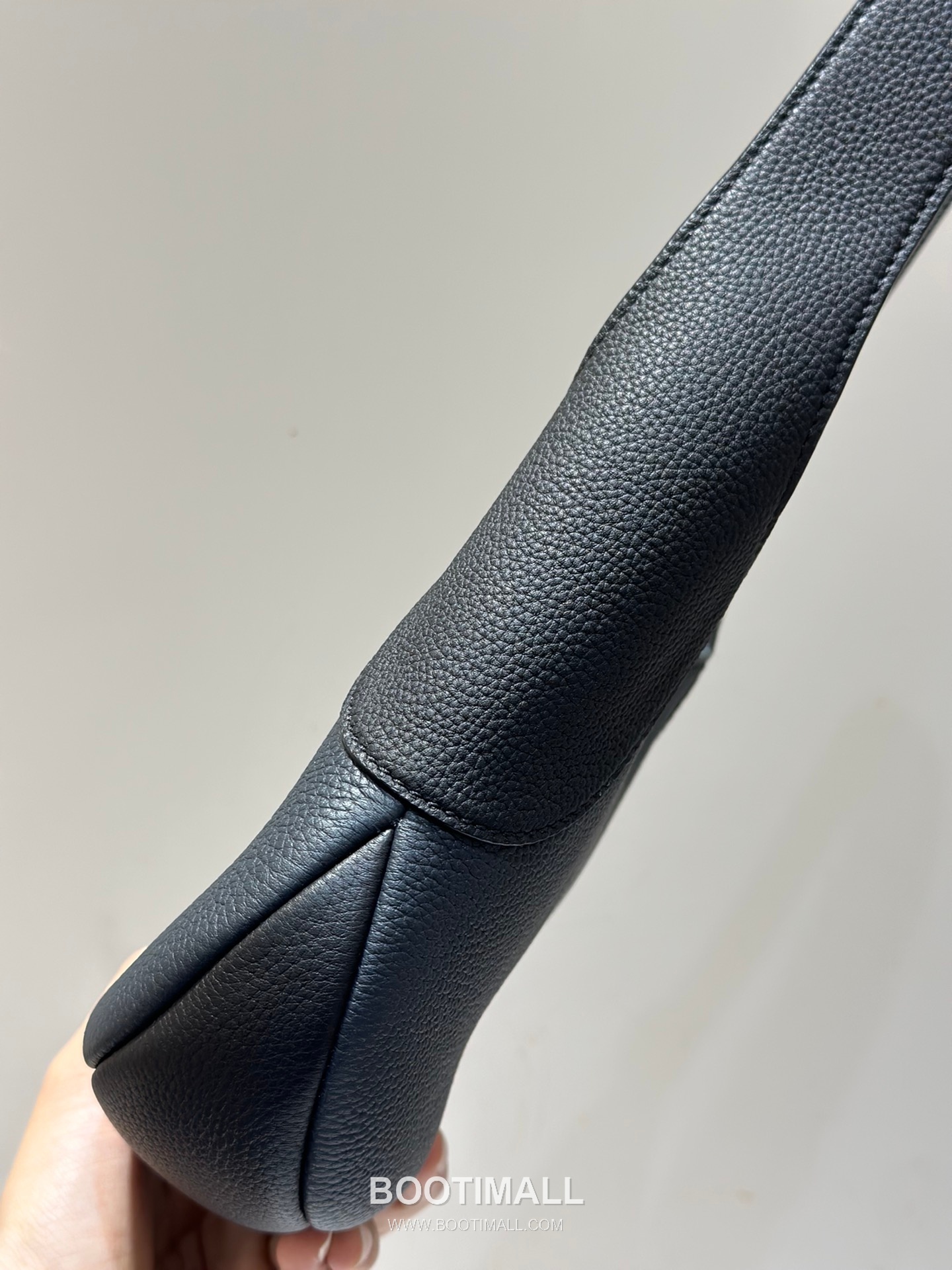 Loro Piana Bobbin Small Canvas Shoulder Bag 로로피아나 보빈 스몰 캔버스 숄더백 19cm 5