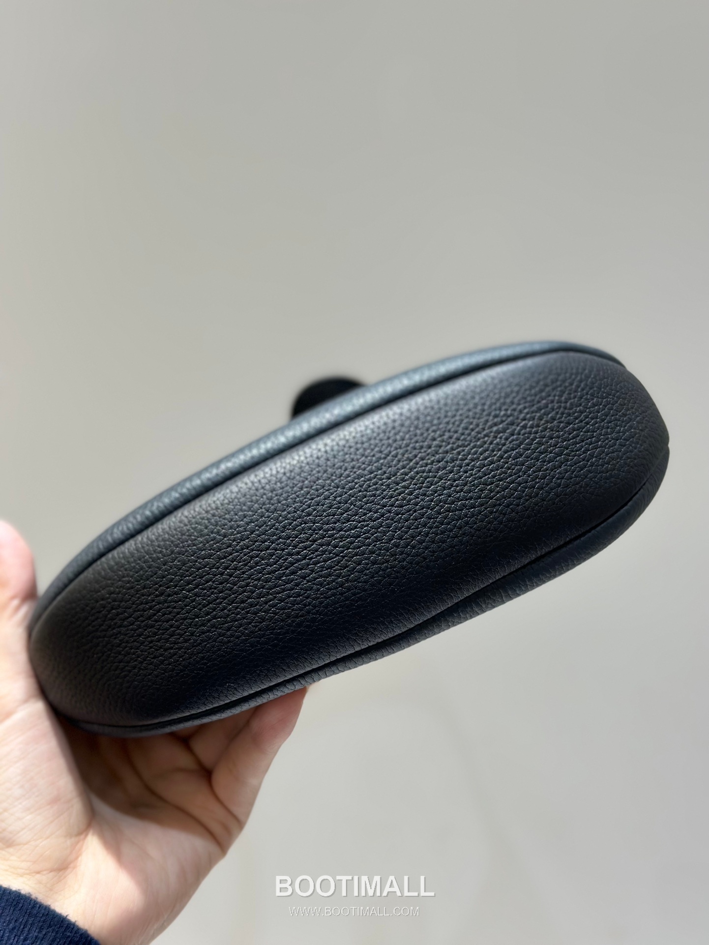 Loro Piana Bobbin Small Canvas Shoulder Bag 로로피아나 보빈 스몰 캔버스 숄더백 19cm 6