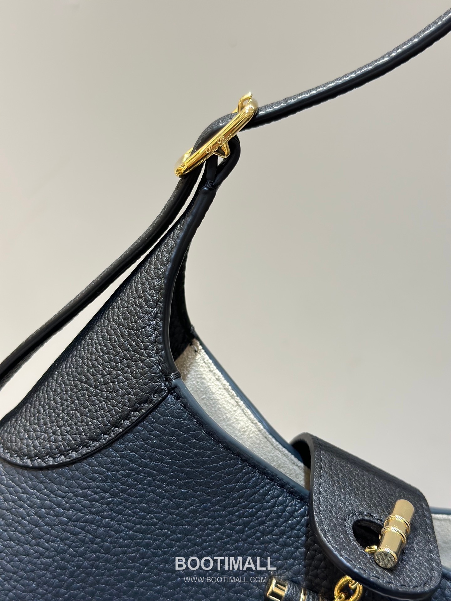Loro Piana Bobbin Small Canvas Shoulder Bag 로로피아나 보빈 스몰 캔버스 숄더백 19cm 7