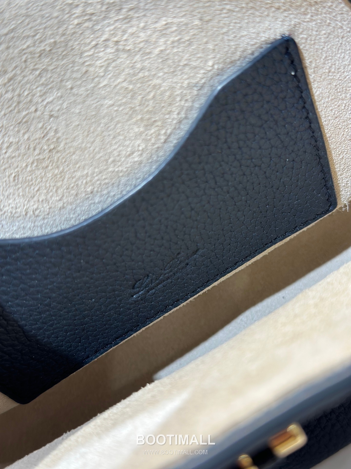 Loro Piana Bobbin Small Canvas Shoulder Bag 로로피아나 보빈 스몰 캔버스 숄더백 19cm 9