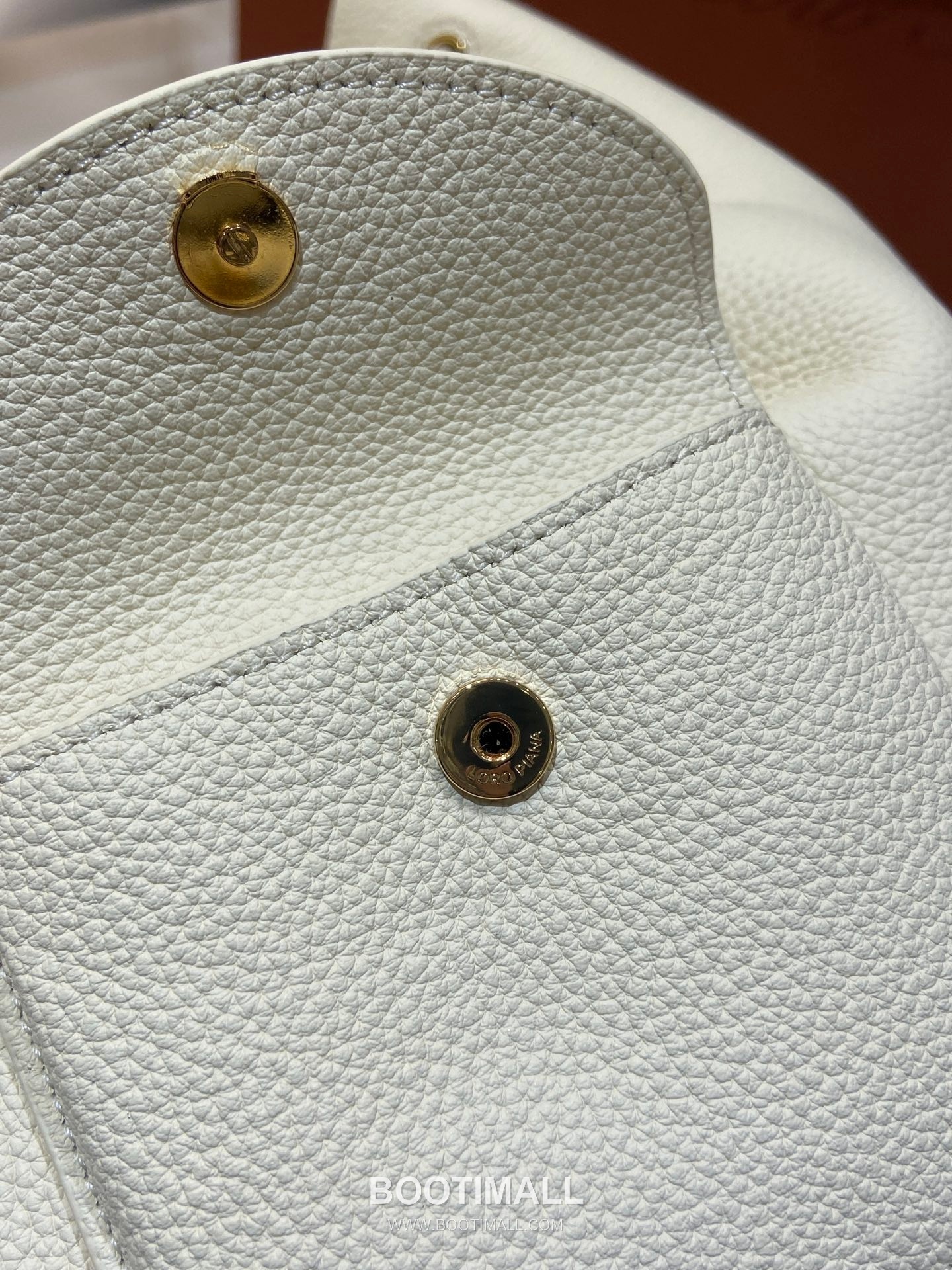 Loro Piana Calfskin White Backpack 로로피아나 카프스킨 화이트 백팩 27cm 12