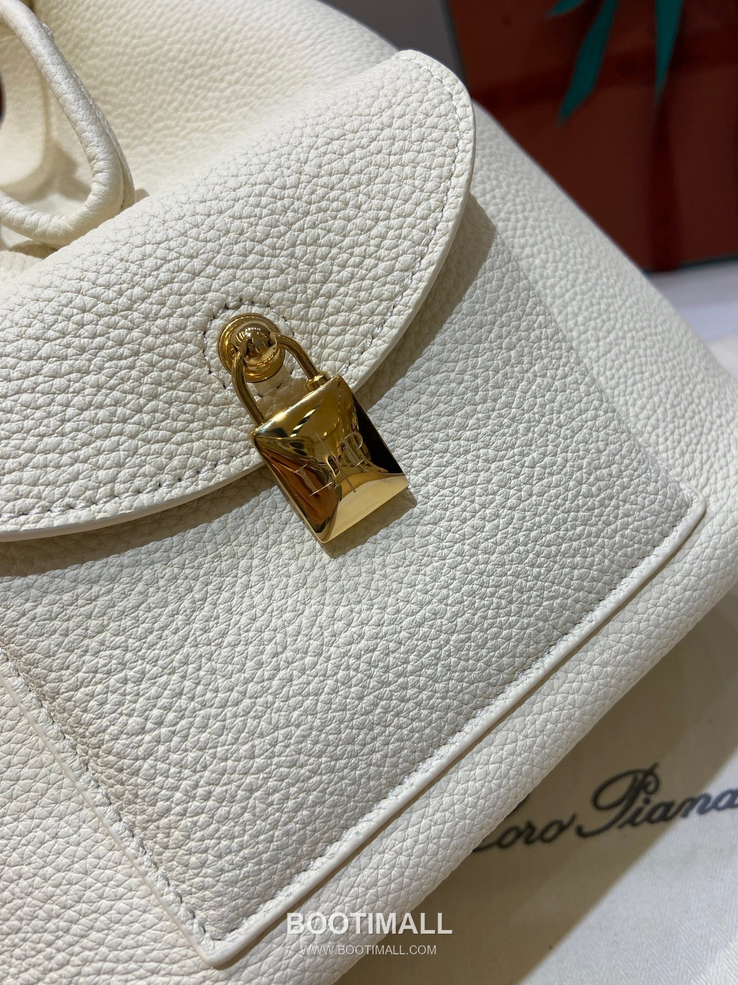 Loro Piana Calfskin White Backpack 로로피아나 카프스킨 화이트 백팩 27cm 13
