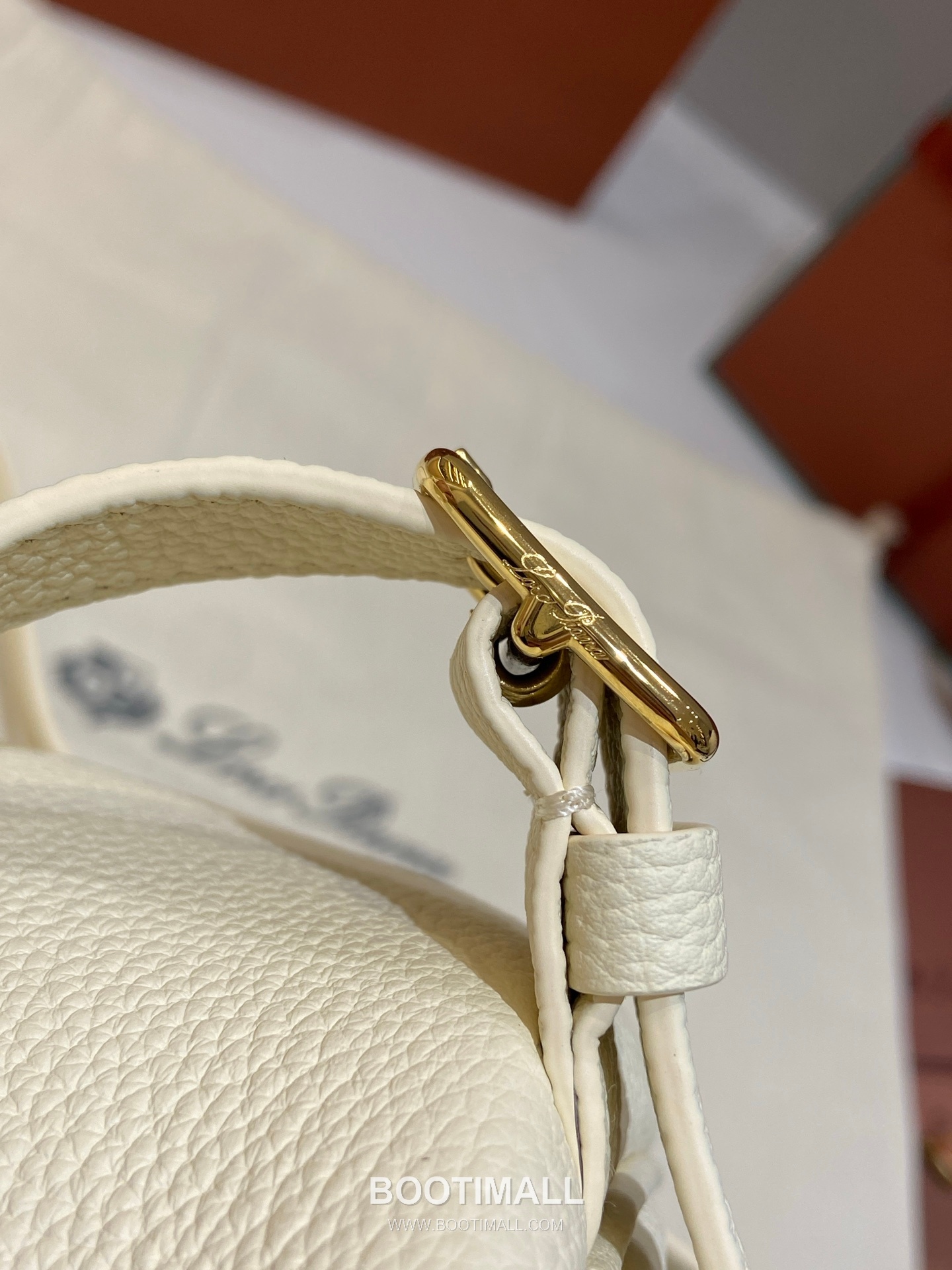 Loro Piana Calfskin White Backpack 로로피아나 카프스킨 화이트 백팩 27cm 16