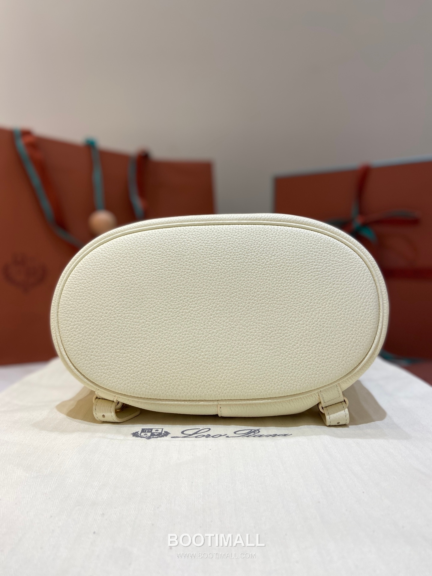 Loro Piana Calfskin White Backpack 로로피아나 카프스킨 화이트 백팩 27cm 17