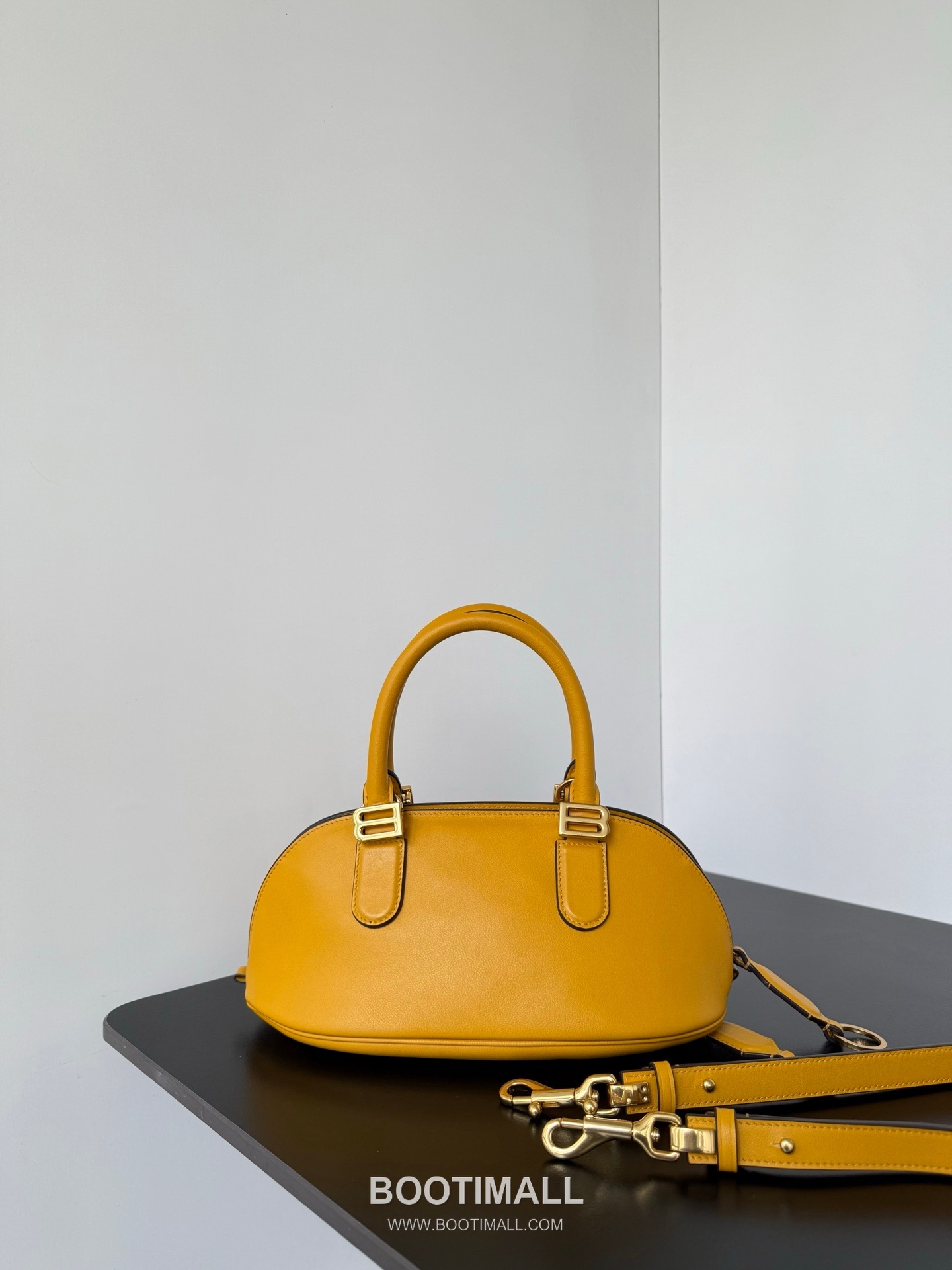 Balenciaga Bolero Leather Underarm Shoulder Bag 71245 발렌시아가 볼레로 레더 숄더백 30cm 1