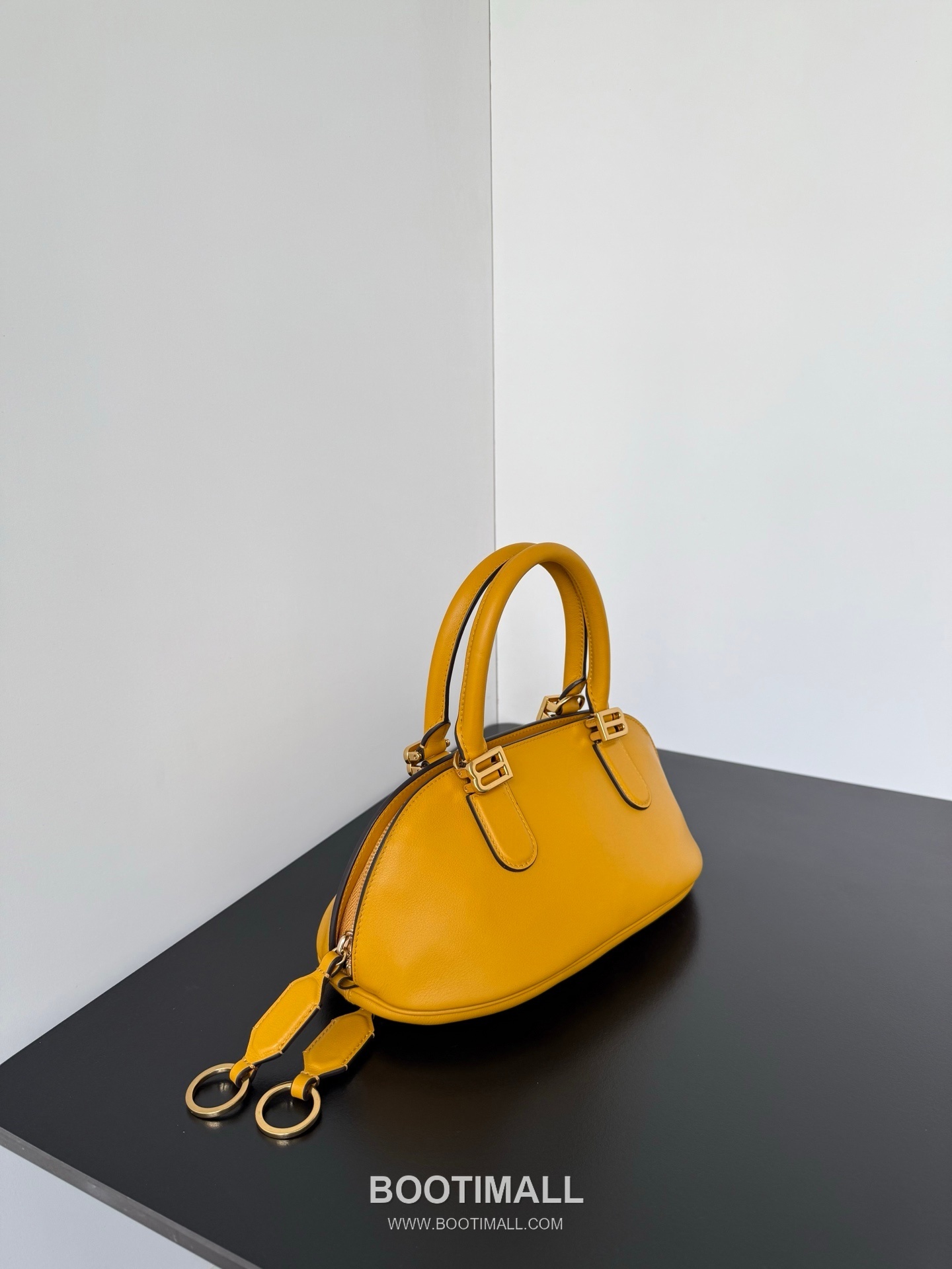 Balenciaga Bolero Leather Underarm Shoulder Bag 71245 발렌시아가 볼레로 레더 숄더백 30cm 2