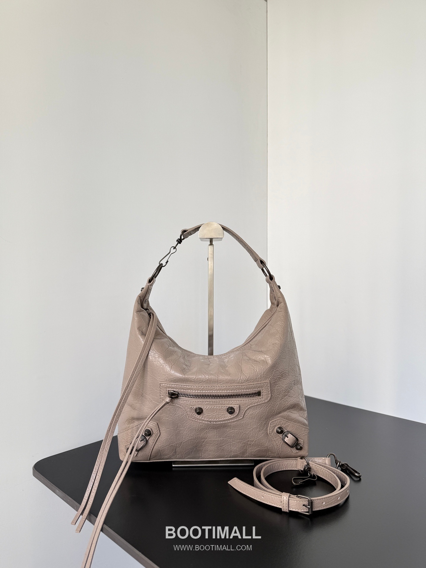 Balenciaga Le City Hobo Leather Shoulder Bag 발렌시아가 르 시티 호보 레더 숄더백 28cm 1