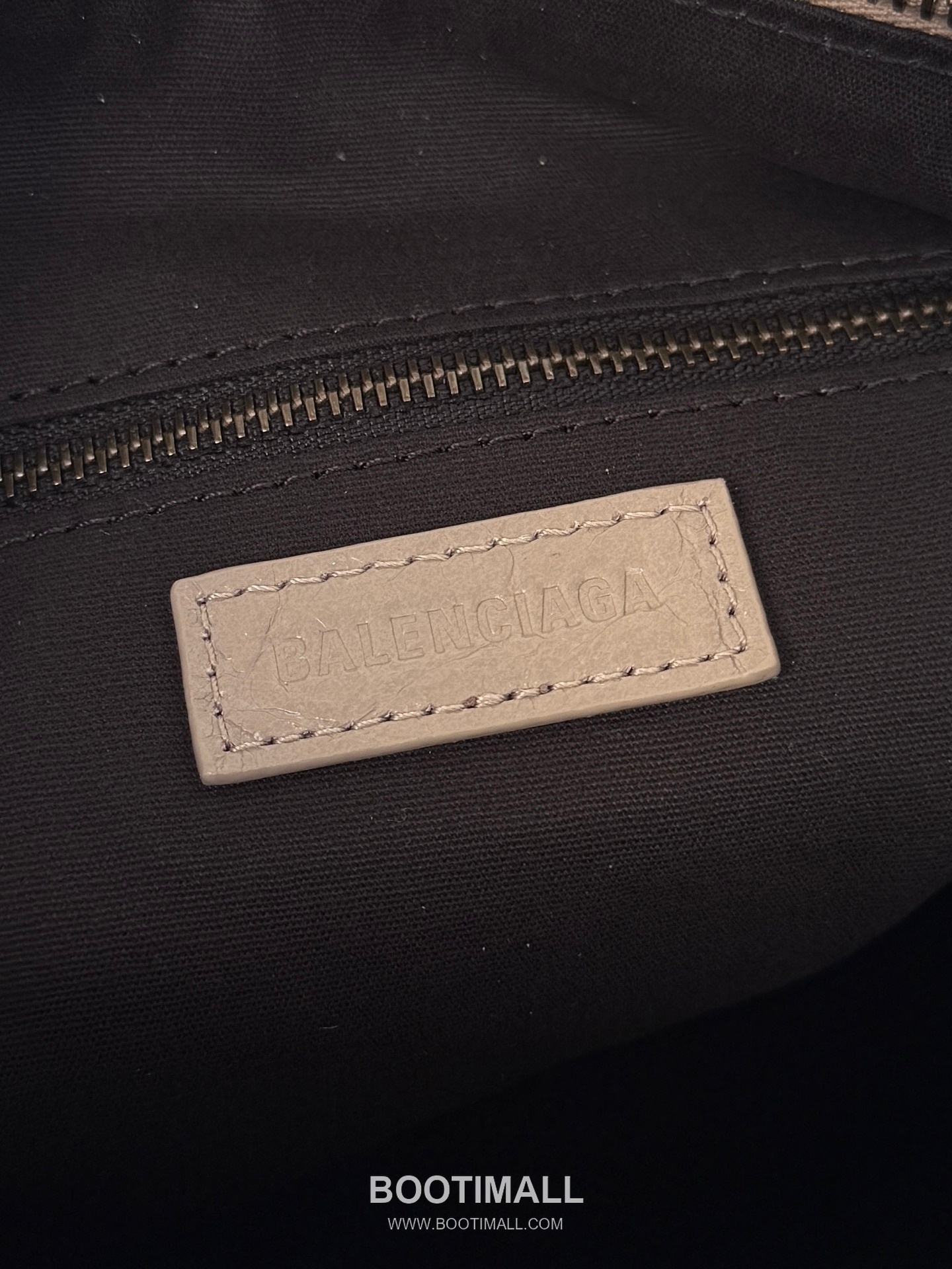 Balenciaga Le City Hobo Leather Shoulder Bag 발렌시아가 르 시티 호보 레더 숄더백 28cm 4