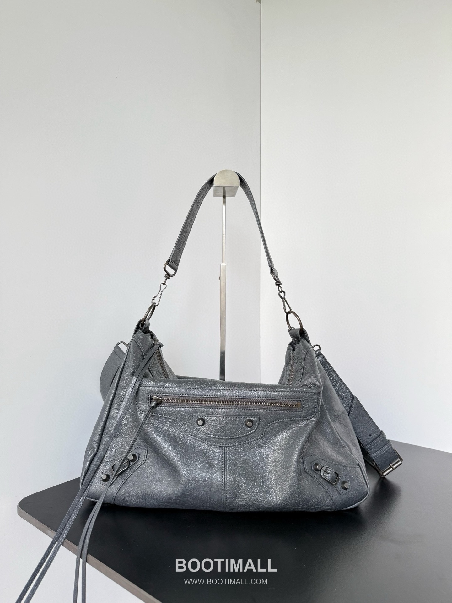 Balenciaga Le City Moto Lambskin Shoulder Bag 발렌시아가 르 시티 모토 램스킨 숄더백 39cm 1