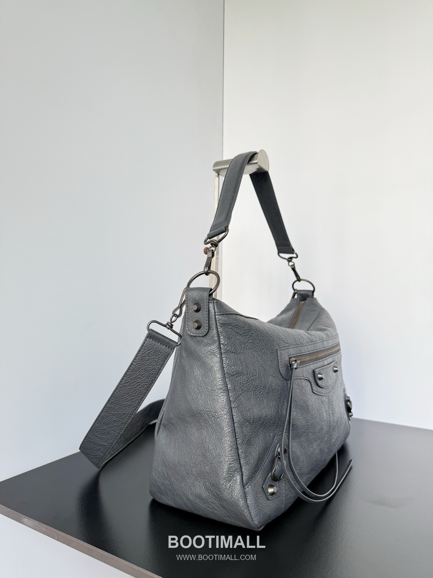 Balenciaga Le City Moto Lambskin Shoulder Bag 발렌시아가 르 시티 모토 램스킨 숄더백 39cm 2