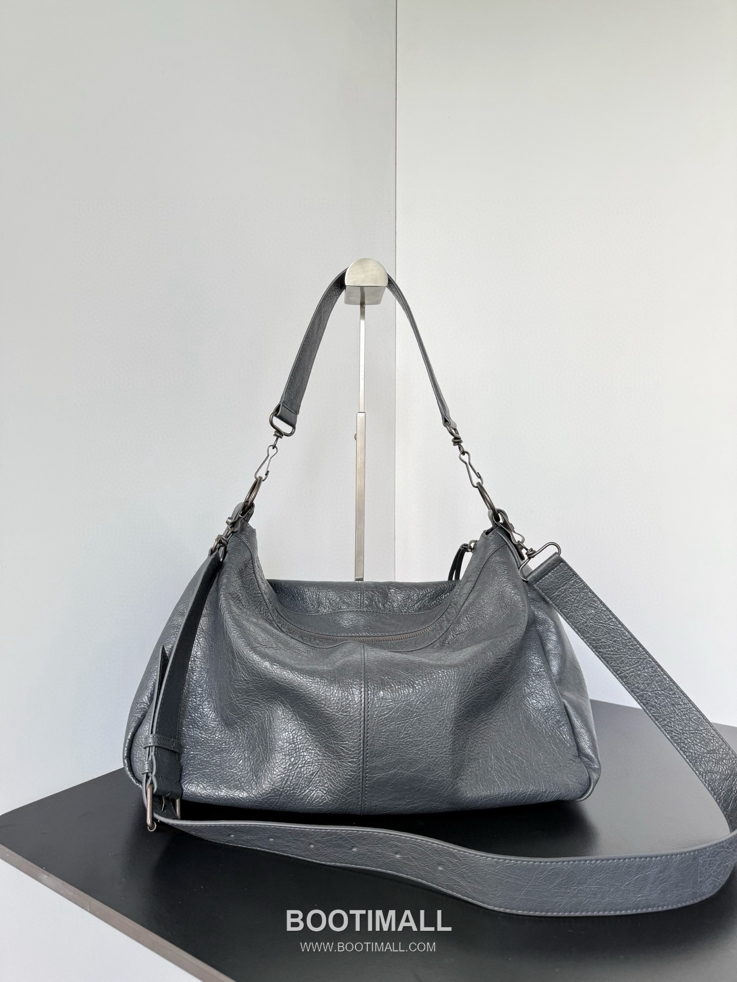 Balenciaga Le City Moto Lambskin Shoulder Bag 발렌시아가 르 시티 모토 램스킨 숄더백 39cm 3