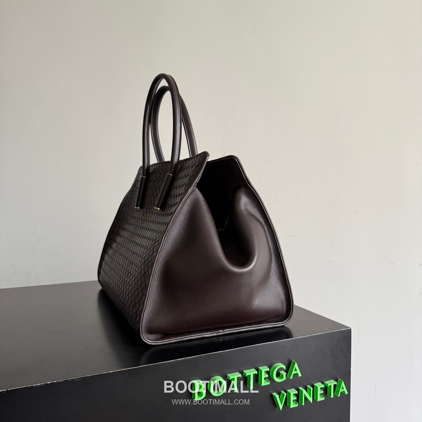 Bottega Veneta BarBara Intrecciato Lambskin Tote Bag 868327 보테가베네타 바바라 인트레치아토 램스킨 토트백 37cm 5