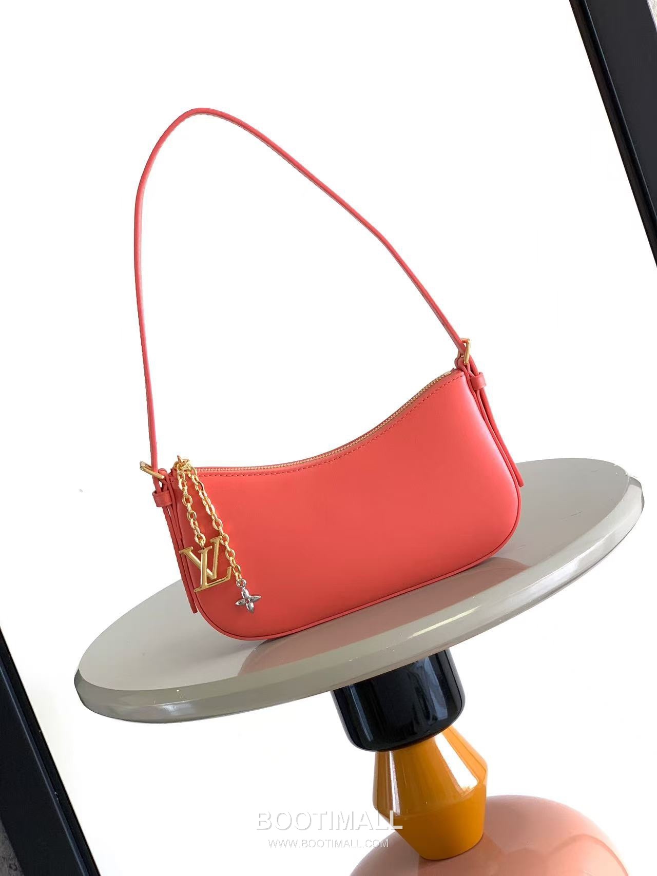 Louis Vuitton Pochette LV Bloom Leather Shoulder Bag M25525 M25784 루이비통 포쉐트 LV 블룸 레더 숄더백 23cm 1