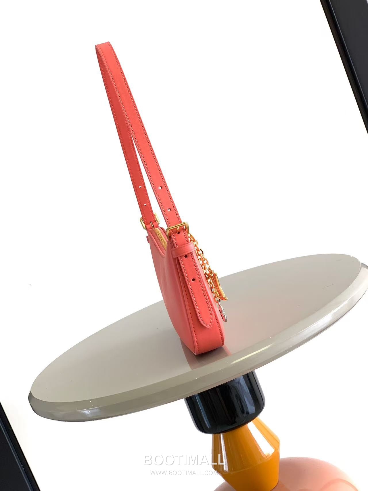 Louis Vuitton Pochette LV Bloom Leather Shoulder Bag M25525 M25784 루이비통 포쉐트 LV 블룸 레더 숄더백 23cm 2