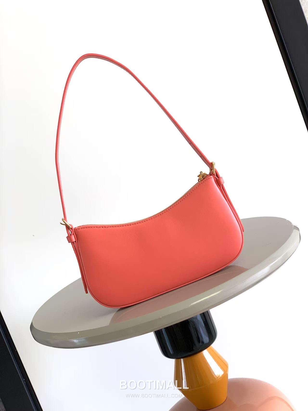 Louis Vuitton Pochette LV Bloom Leather Shoulder Bag M25525 M25784 루이비통 포쉐트 LV 블룸 레더 숄더백 23cm 3