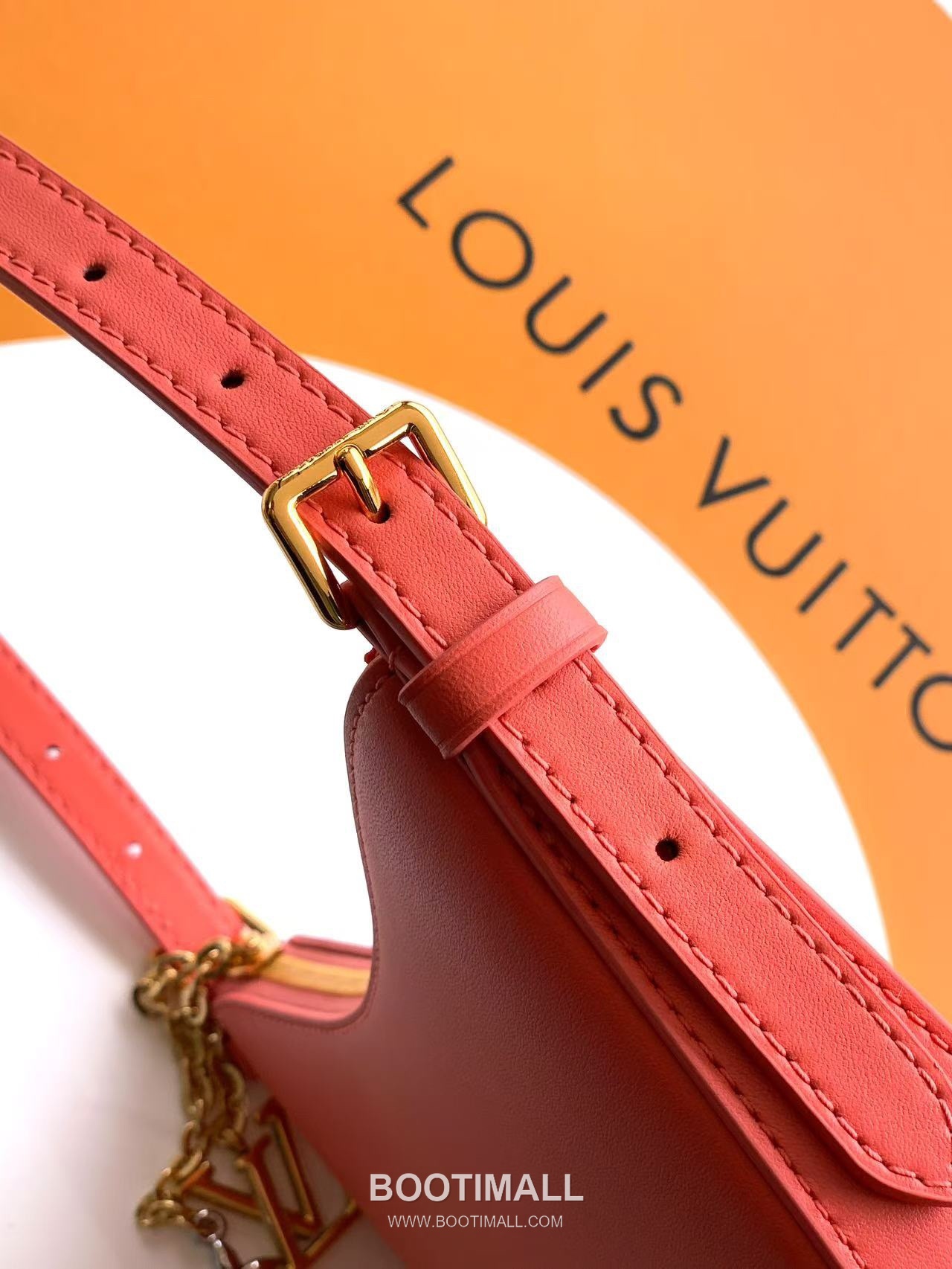 Louis Vuitton Pochette LV Bloom Leather Shoulder Bag M25525 M25784 루이비통 포쉐트 LV 블룸 레더 숄더백 23cm 6