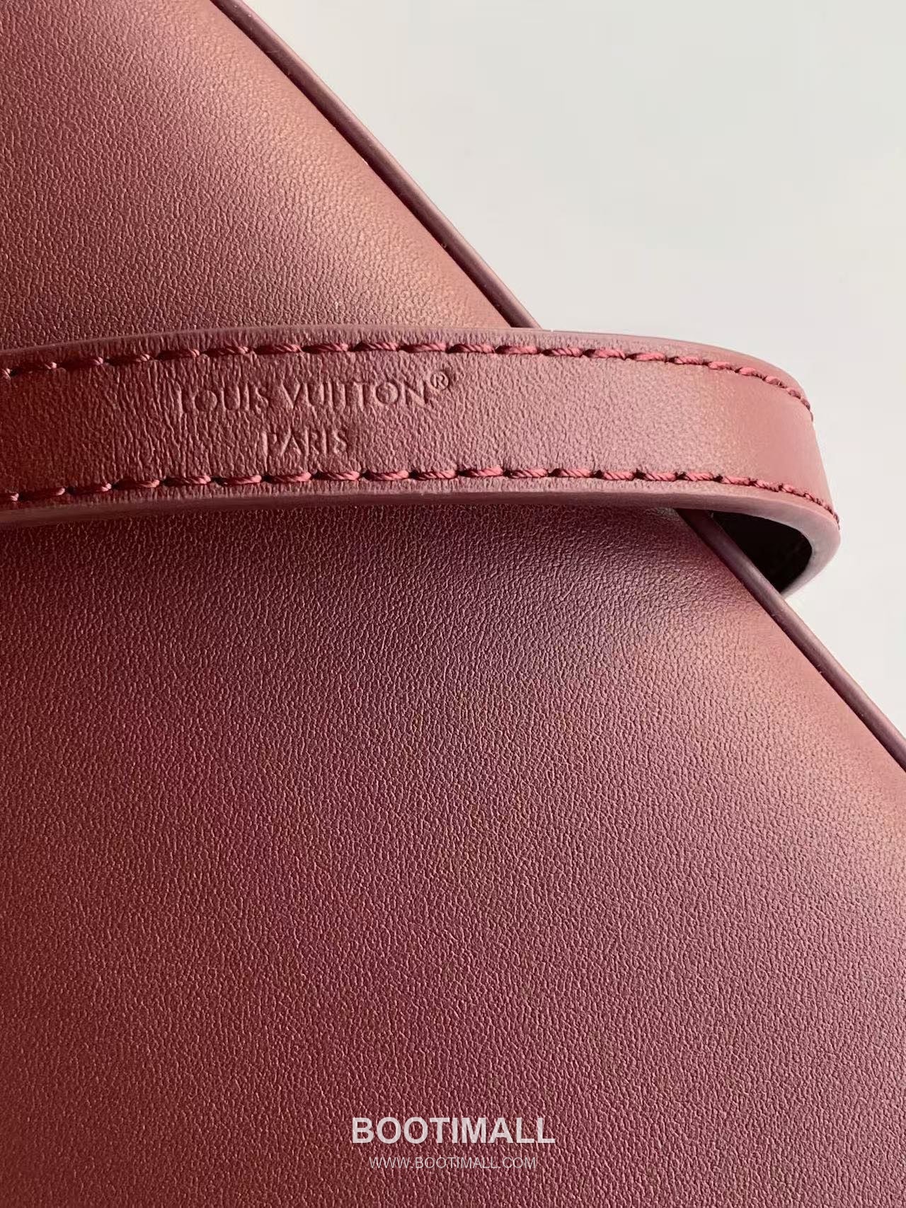 Louis Vuitton Pochette LV Bloom Leather Shoulder Bag M25525 M25784 루이비통 포쉐트 LV 블룸 레더 숄더백 23cm 7