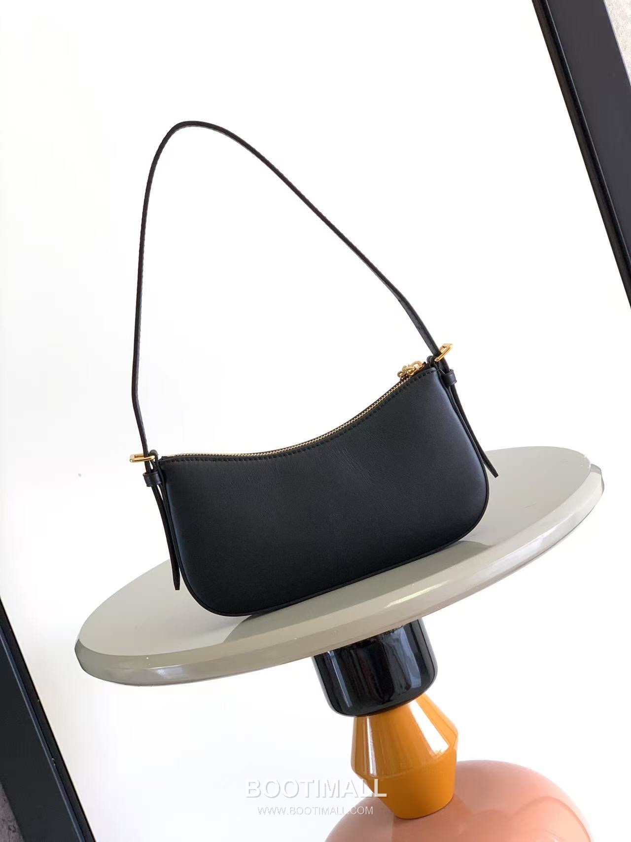 Louis Vuitton Pochette LV Bloom Leather Shoulder Bag M25525 M25784 루이비통 포쉐트 LV 블룸 레더 숄더백 23cm 3