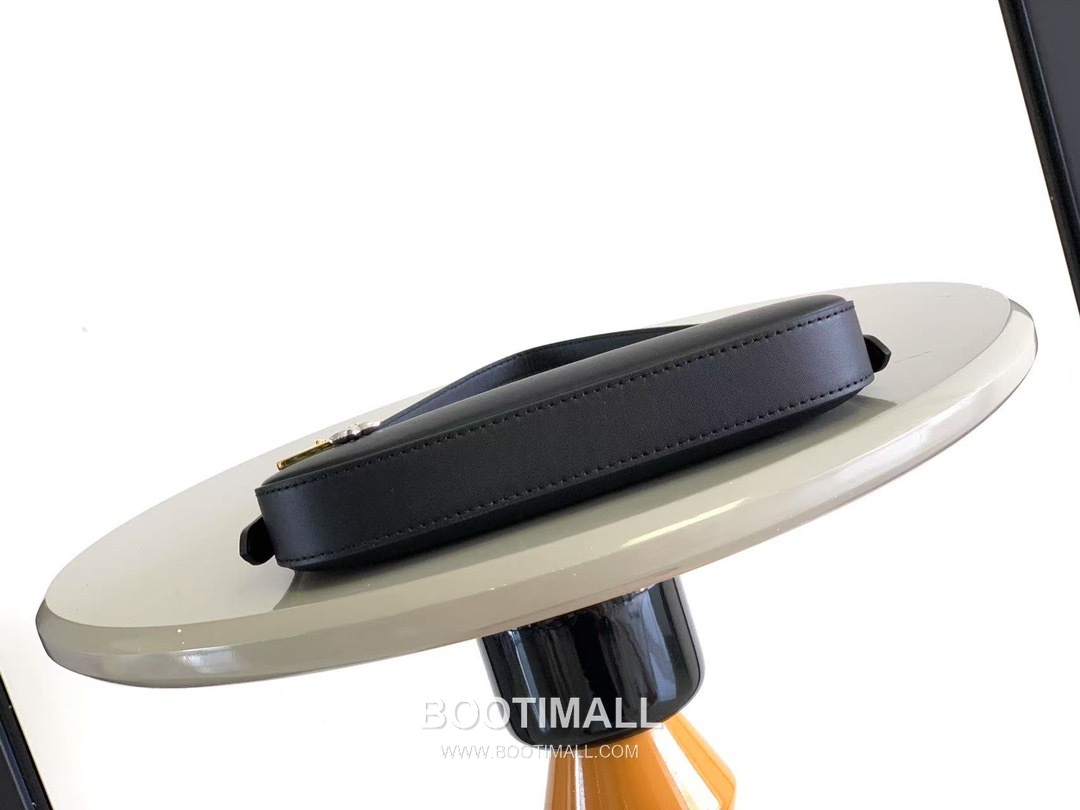 Louis Vuitton Pochette LV Bloom Leather Shoulder Bag M25525 M25784 루이비통 포쉐트 LV 블룸 레더 숄더백 23cm 4