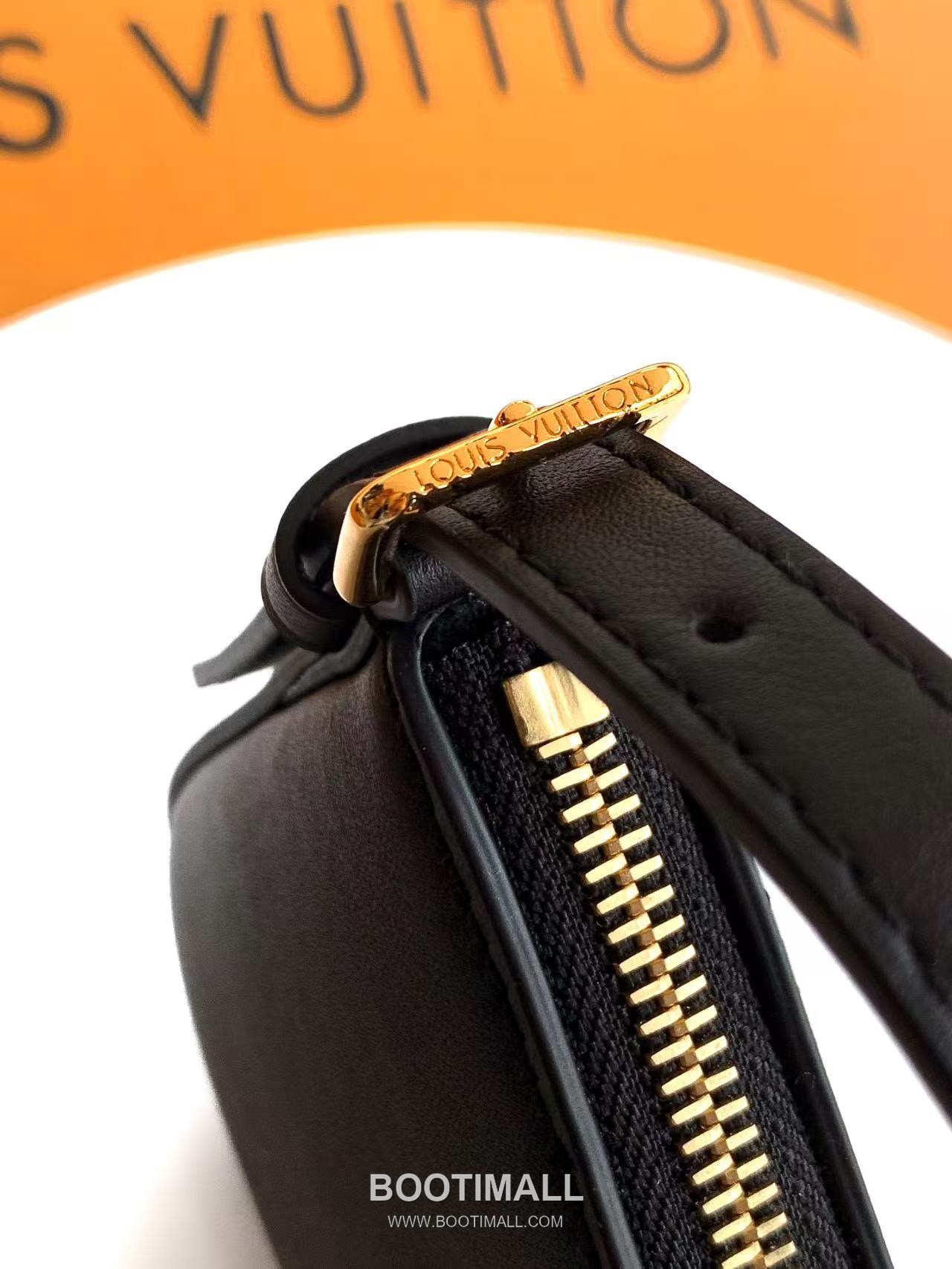 Louis Vuitton Pochette LV Bloom Leather Shoulder Bag M25525 M25784 루이비통 포쉐트 LV 블룸 레더 숄더백 23cm 6