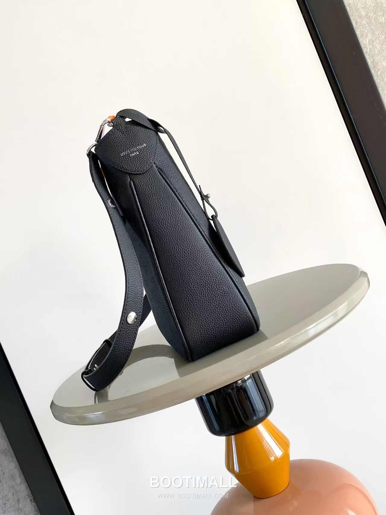 Louis Vuitton All Around Medium Perforated Leather Shoulder Bag M14617 M14618 루이비통 올 어라운드 퍼포레이티드 레더 숄더백 28cm 2