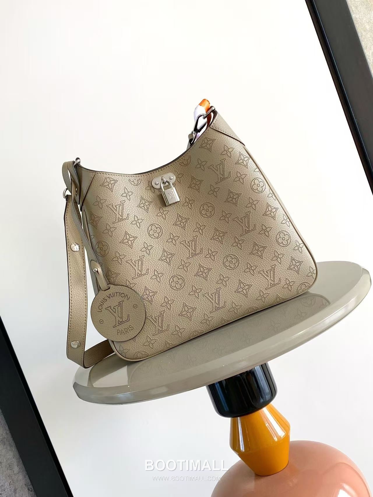 Louis Vuitton All Around Medium Perforated Leather Shoulder Bag M14617 M14618 루이비통 올 어라운드 퍼포레이티드 레더 숄더백 28cm 1