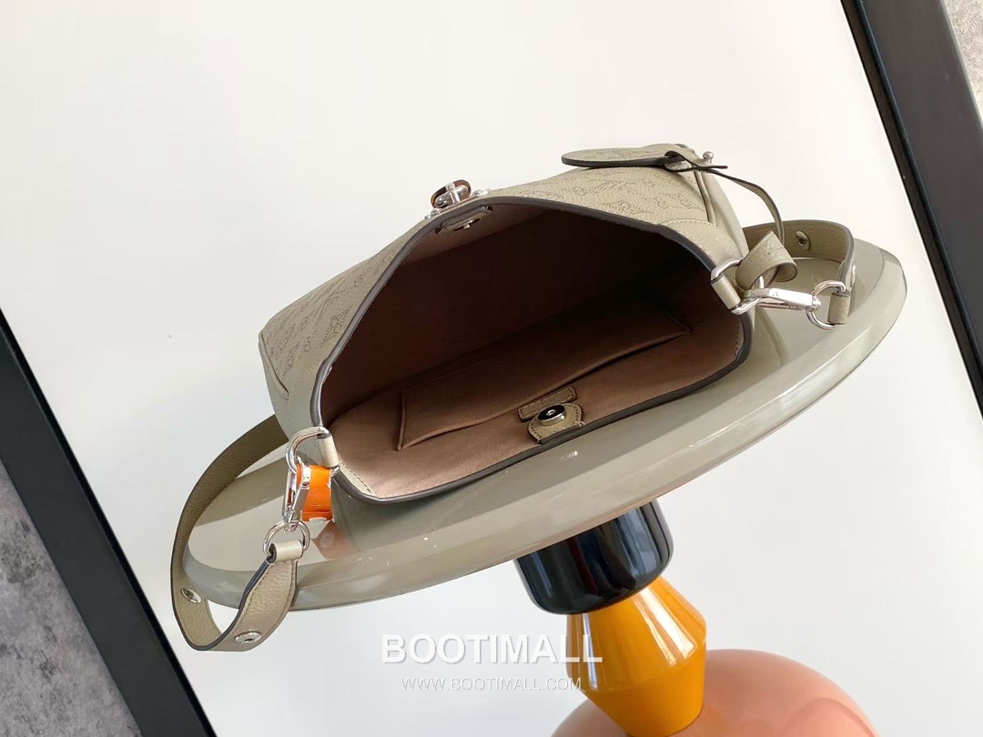 Louis Vuitton All Around Medium Perforated Leather Shoulder Bag M14617 M14618 루이비통 올 어라운드 퍼포레이티드 레더 숄더백 28cm 8