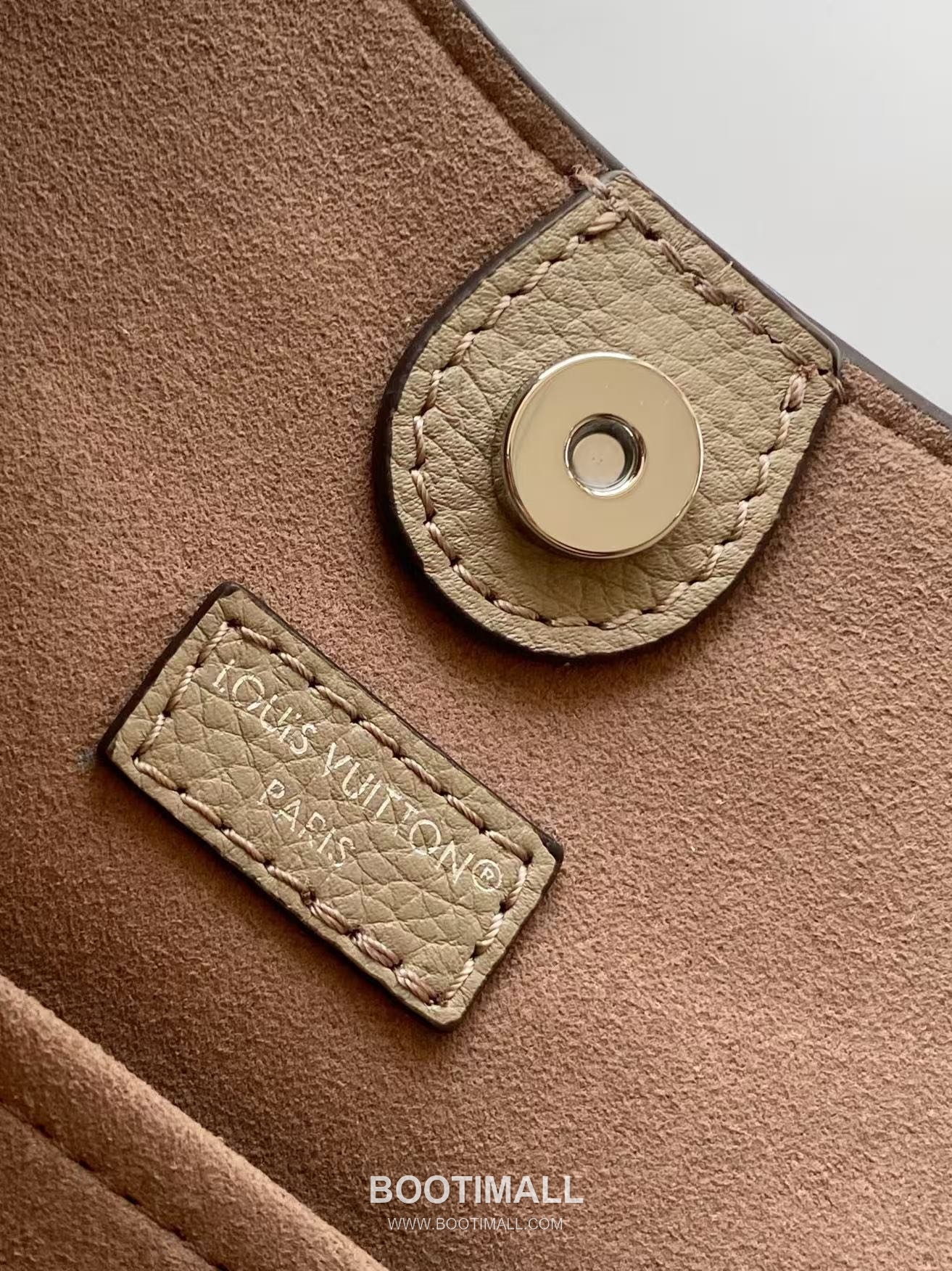 Louis Vuitton All Around Medium Perforated Leather Shoulder Bag M14617 M14618 루이비통 올 어라운드 퍼포레이티드 레더 숄더백 28cm 9