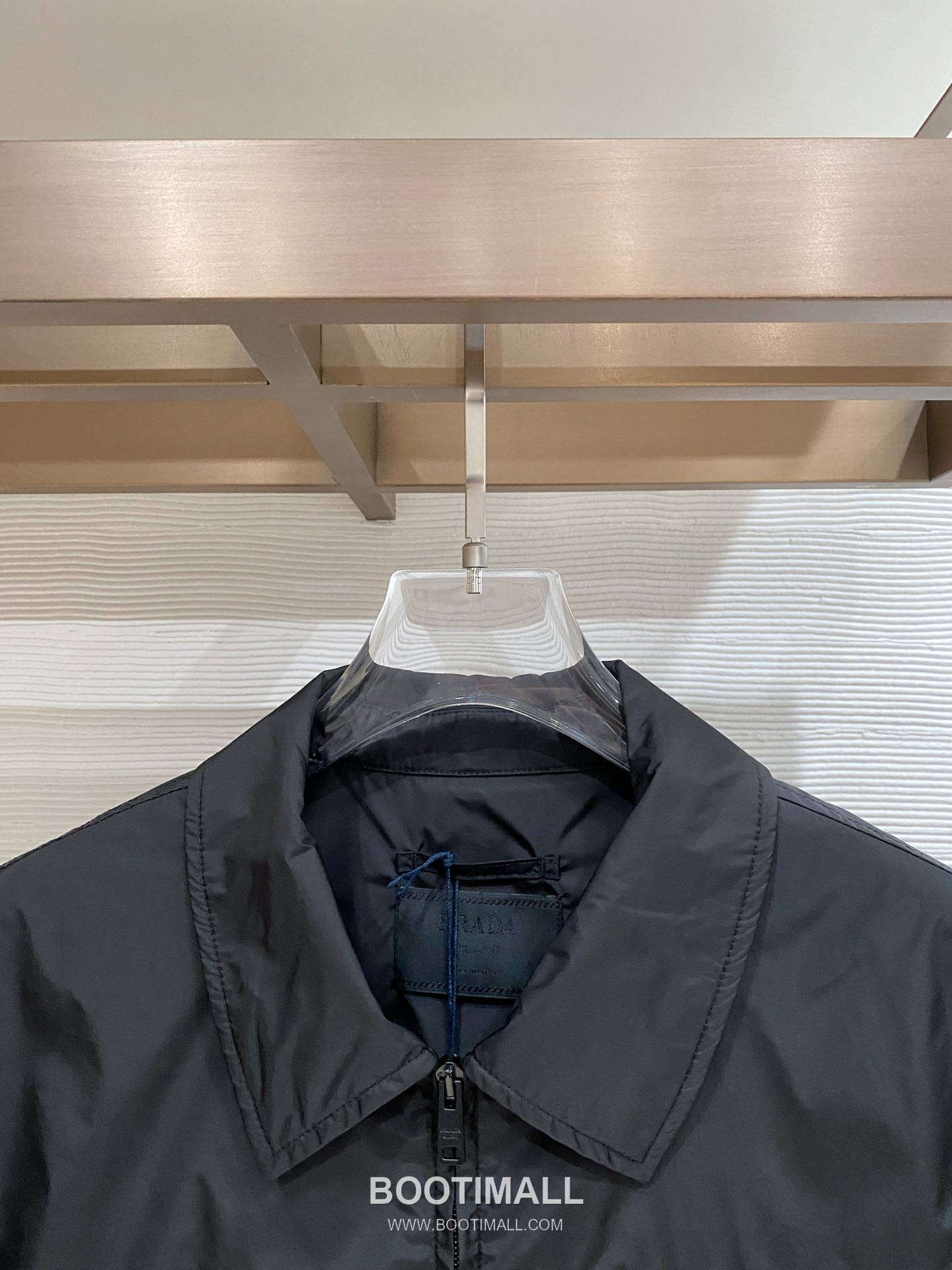 Prada SS26 Triangle Logo Casual Windbreaker Jacket 프라다 SS26 삼각 로고 캐주얼 바람막이 재킷 2