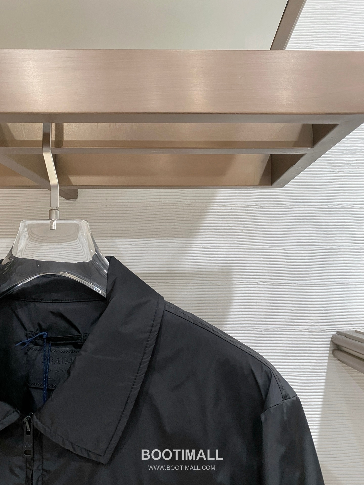 Prada SS26 Triangle Logo Casual Windbreaker Jacket 프라다 SS26 삼각 로고 캐주얼 바람막이 재킷 3