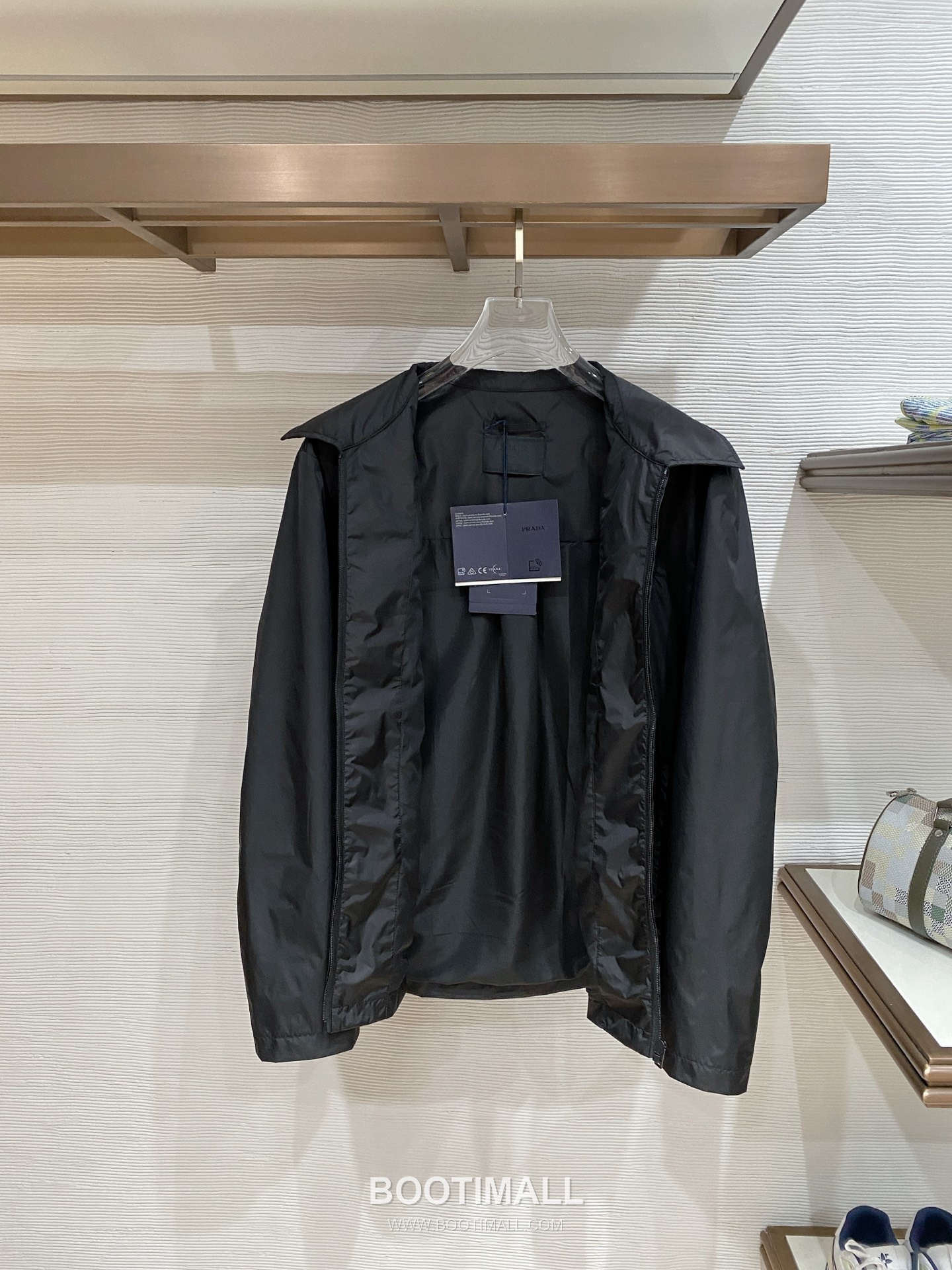 Prada SS26 Triangle Logo Casual Windbreaker Jacket 프라다 SS26 삼각 로고 캐주얼 바람막이 재킷 5