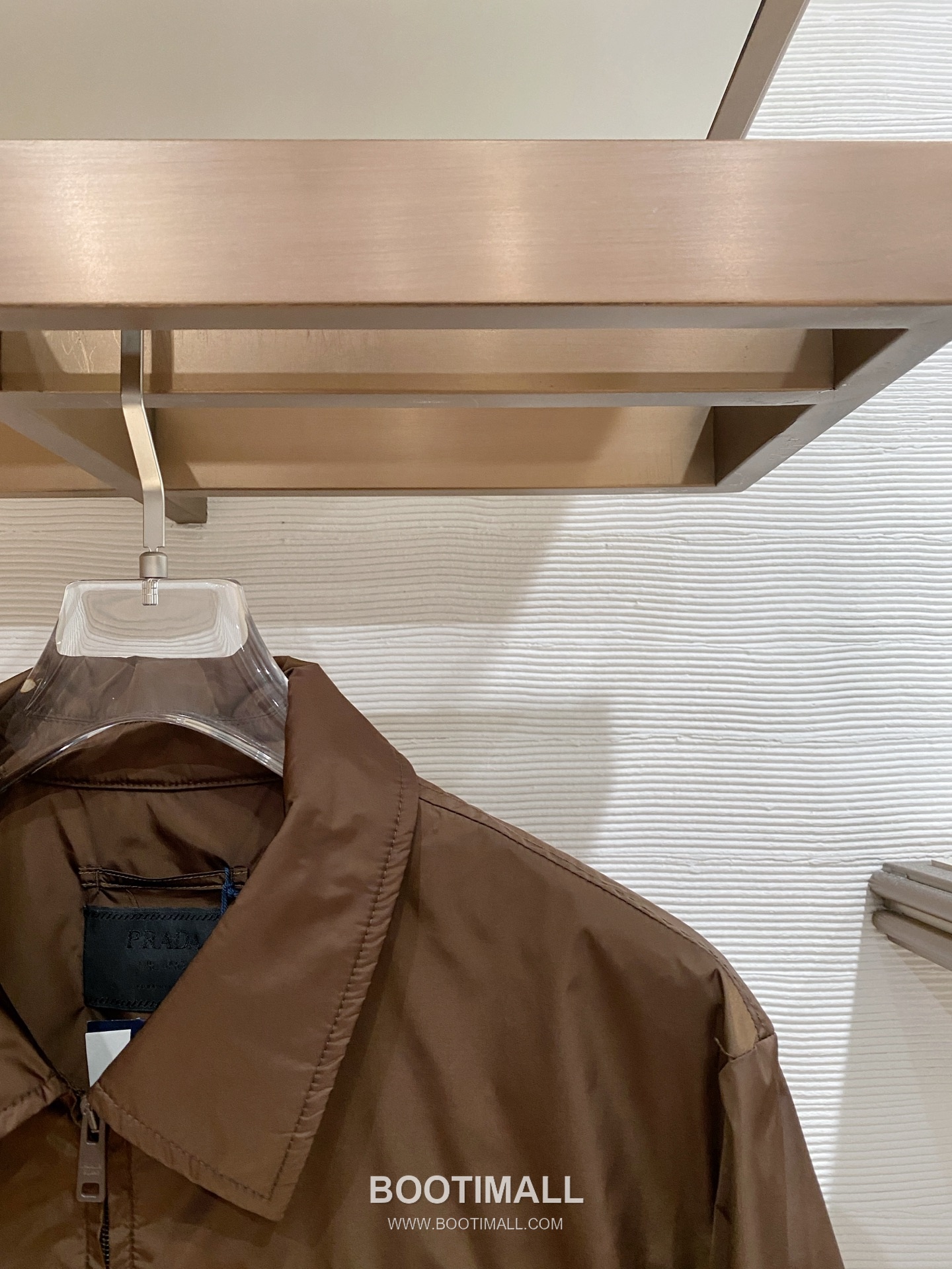 Prada SS26 Triangle Logo Casual Windbreaker Jacket 프라다 SS26 삼각 로고 캐주얼 바람막이 재킷 3