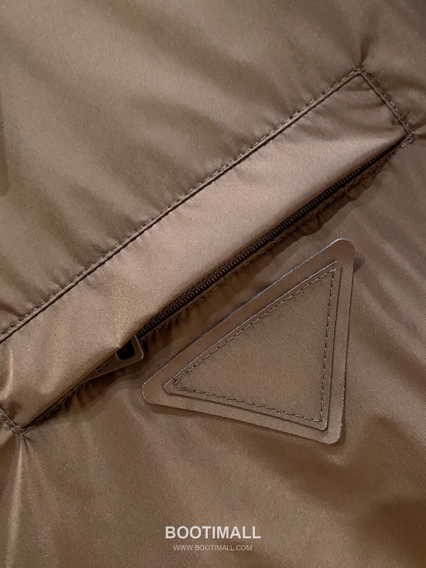 Prada SS26 Triangle Logo Casual Windbreaker Jacket 프라다 SS26 삼각 로고 캐주얼 바람막이 재킷 4