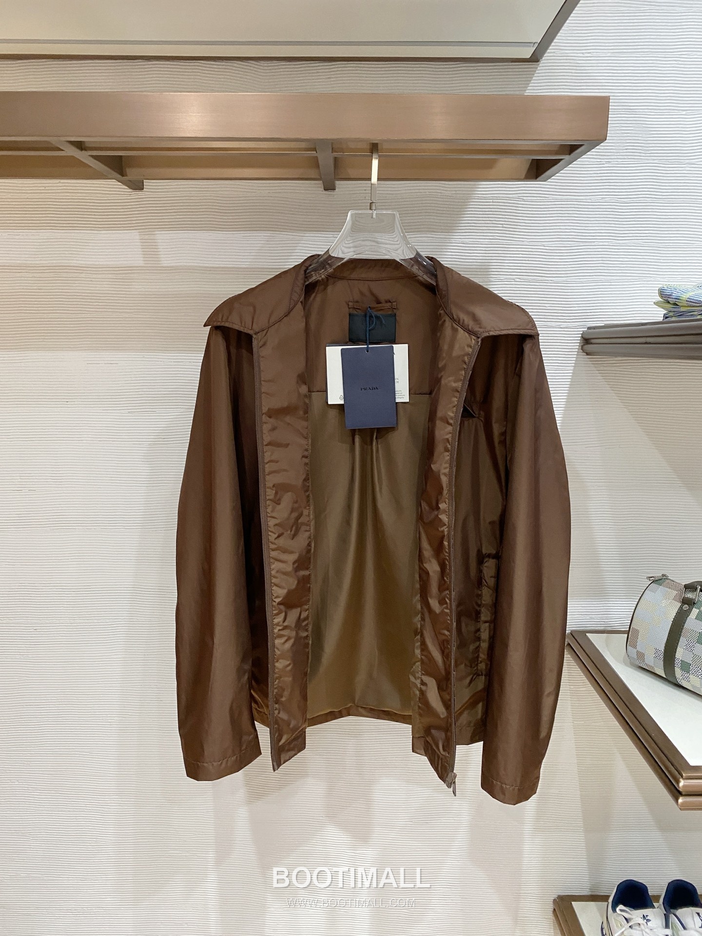 Prada SS26 Triangle Logo Casual Windbreaker Jacket 프라다 SS26 삼각 로고 캐주얼 바람막이 재킷 5