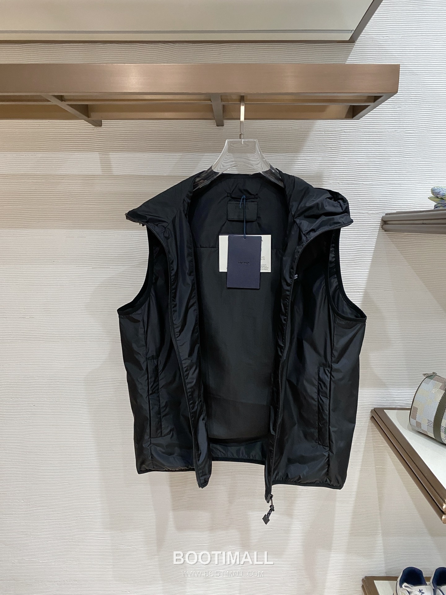 Prada SS26 Triangle Logo Vest Jacket 프라다 SS26 삼각 로고 베스트 재킷 5