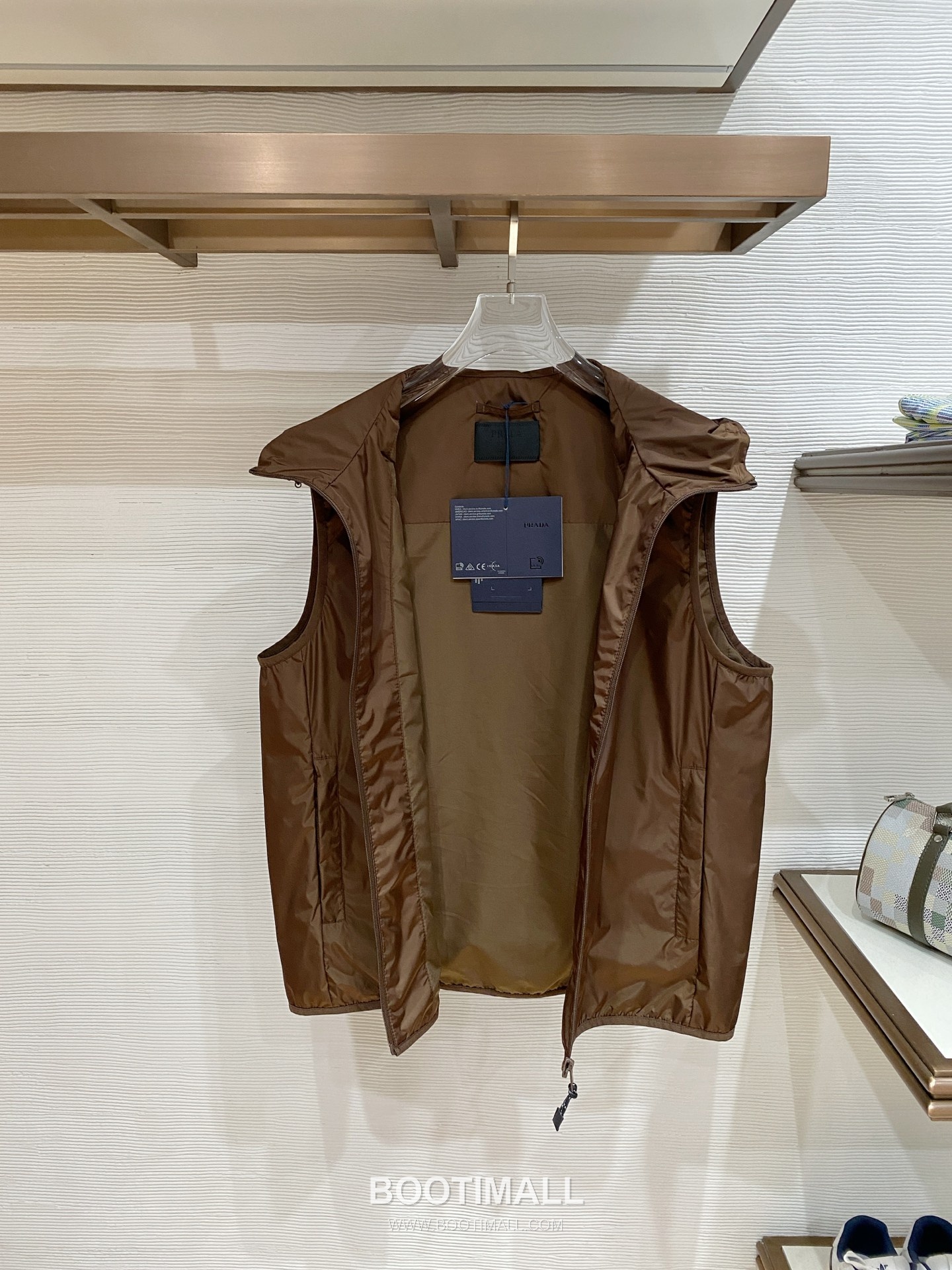 Prada SS26 Triangle Logo Vest Jacket 프라다 SS26 삼각 로고 베스트 재킷 5