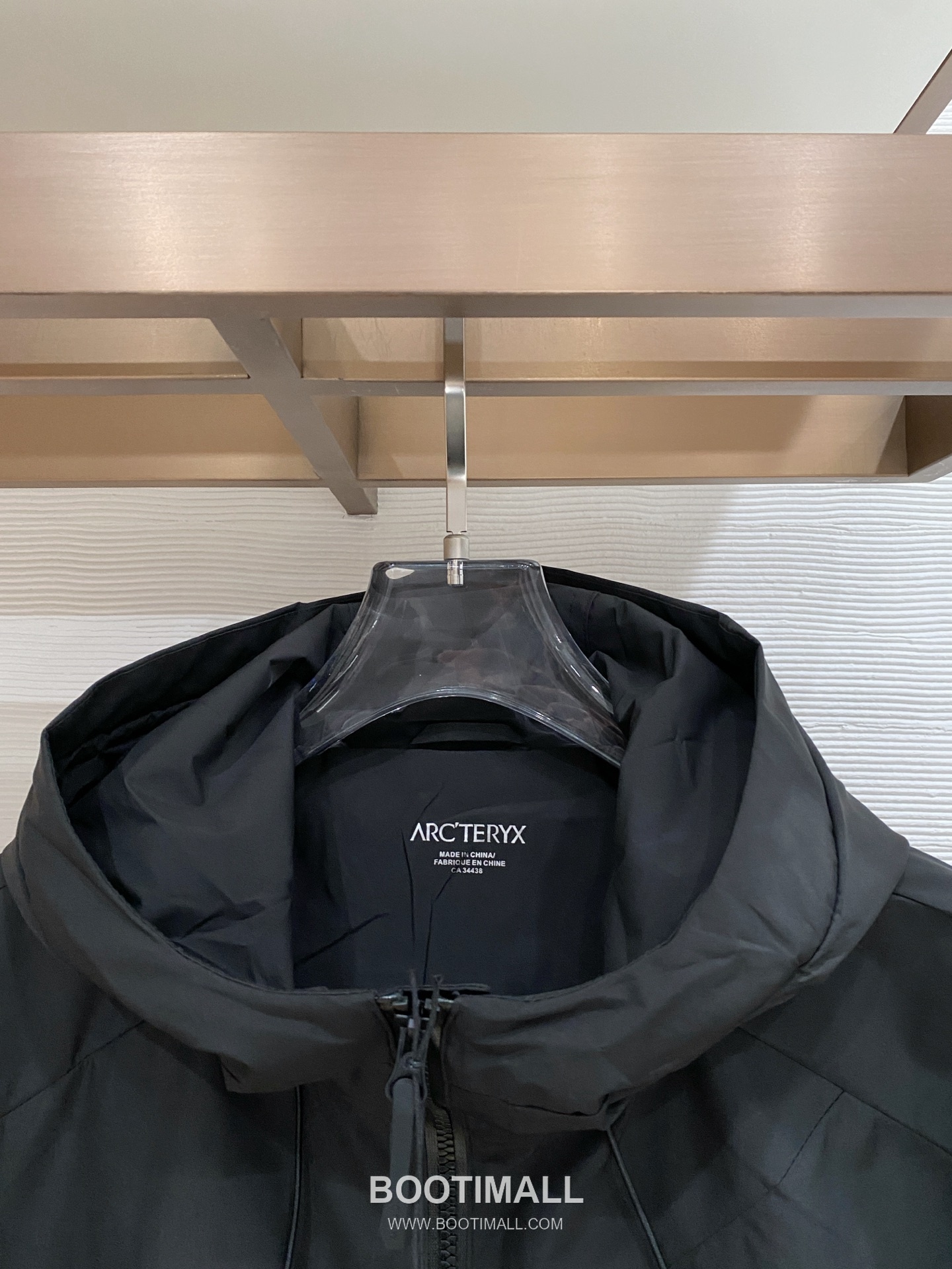 Arc'teryx SS26 Logo Lightweight Windbreaker Jacket 아크테릭스 SS26 로고 경량 바람막이 재킷 2