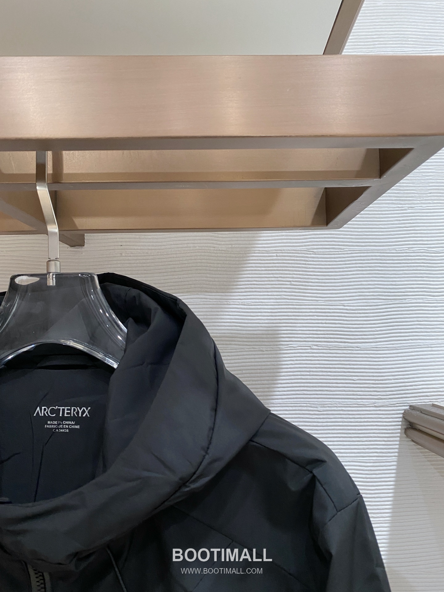 Arc'teryx SS26 Logo Lightweight Windbreaker Jacket 아크테릭스 SS26 로고 경량 바람막이 재킷 3