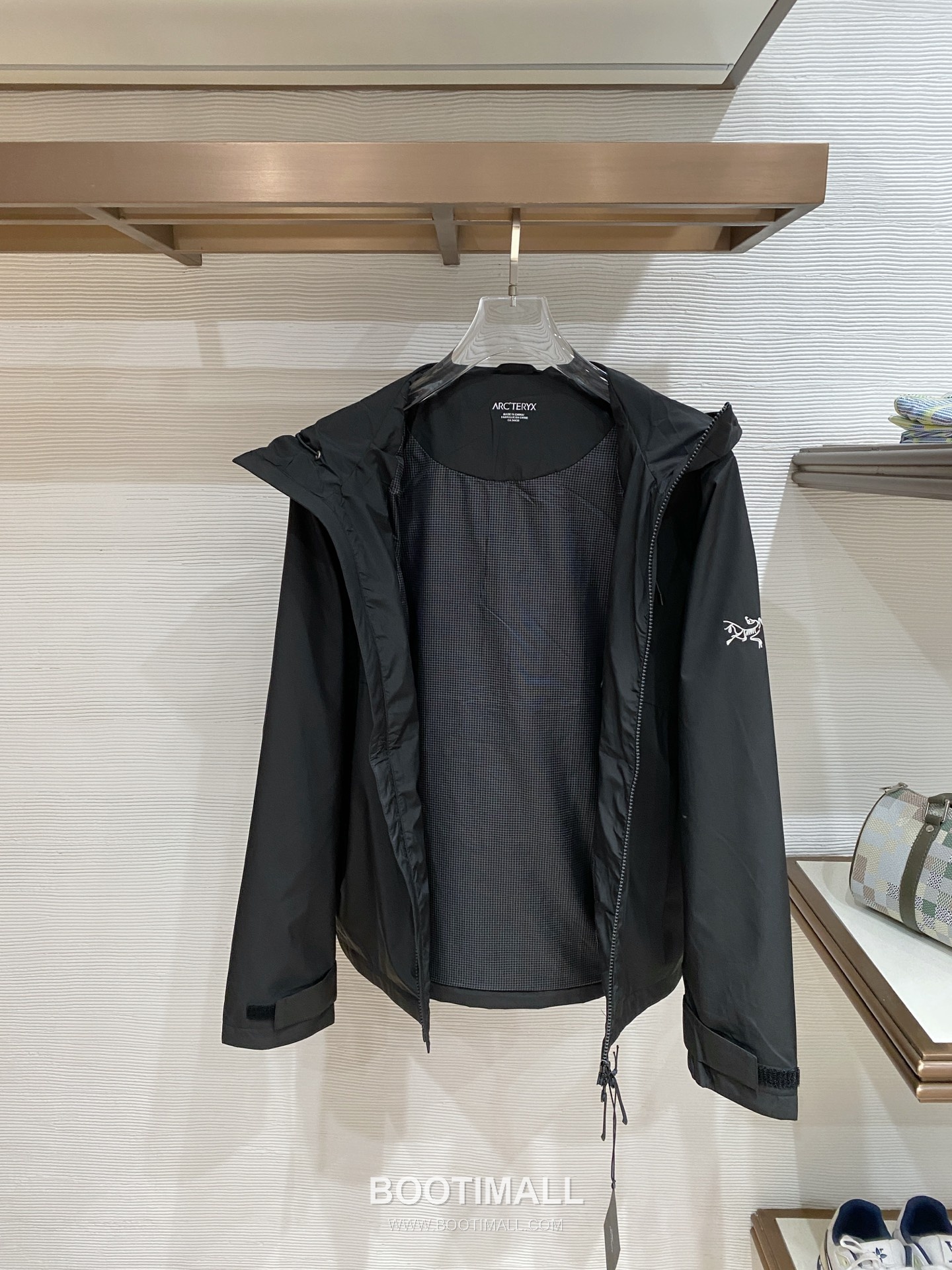 Arc'teryx SS26 Logo Lightweight Windbreaker Jacket 아크테릭스 SS26 로고 경량 바람막이 재킷 5