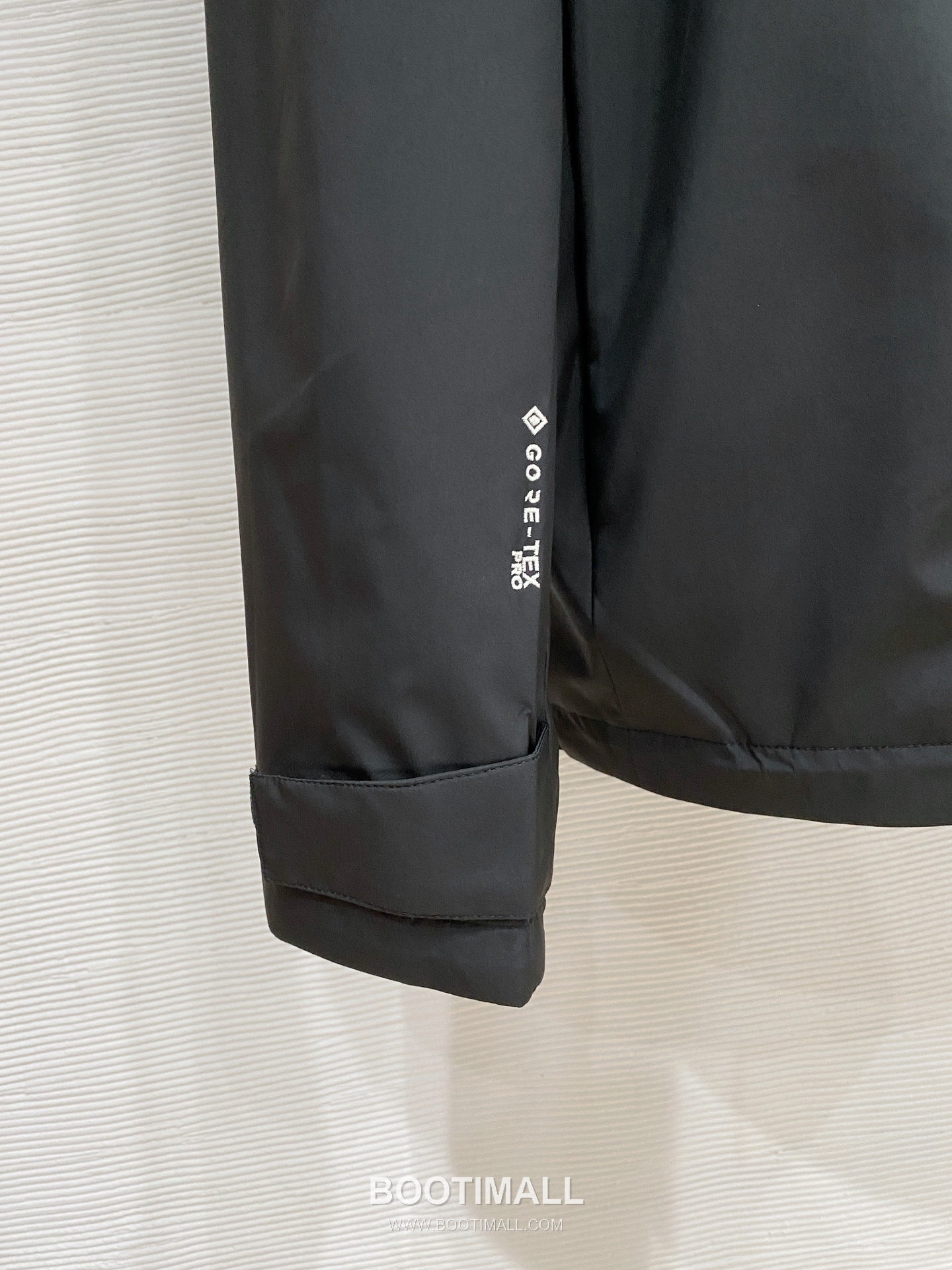 Arc'teryx SS26 Logo Lightweight Windbreaker Jacket 아크테릭스 SS26 로고 경량 바람막이 재킷 8