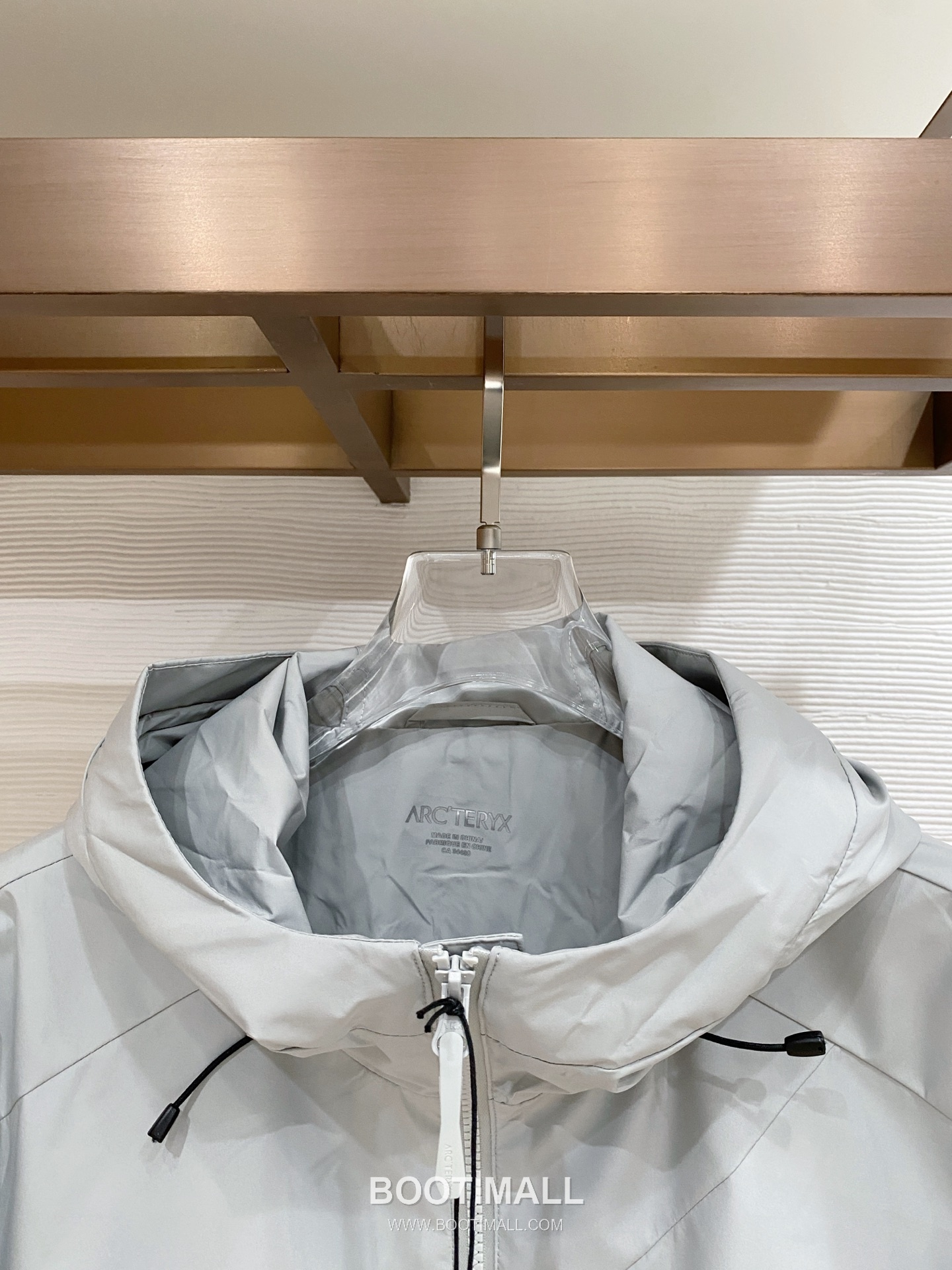 Arc'teryx SS26 Logo Lightweight Windbreaker Jacket 아크테릭스 SS26 로고 경량 바람막이 재킷 2